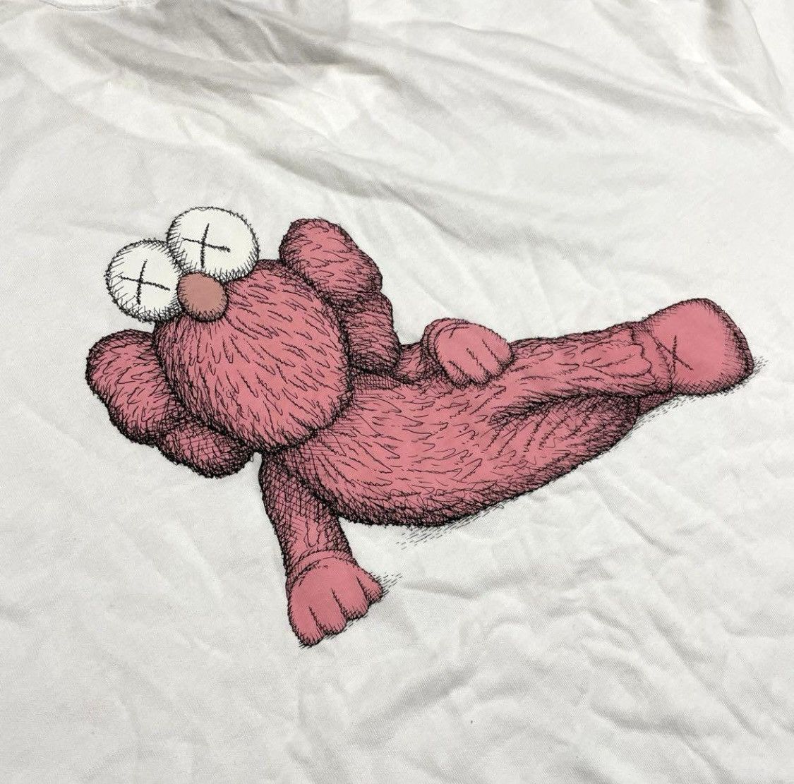 Kaws UNIQLO KAWS Short sleeve T-shirt Size US XL / EU 56 / 4 - 2 Thumbnail