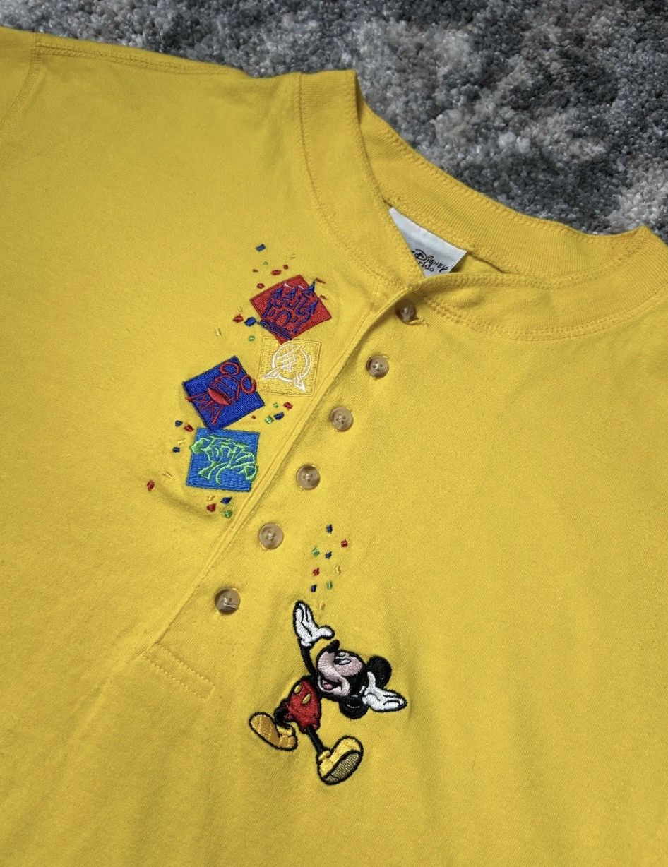 Disney × Mickey Mouse × Vintage Vintage 90’S Disney Mickey Mouse World Travel Tourist Tee M Size US M / EU 48-50 / 2 - 5 Thumbnail