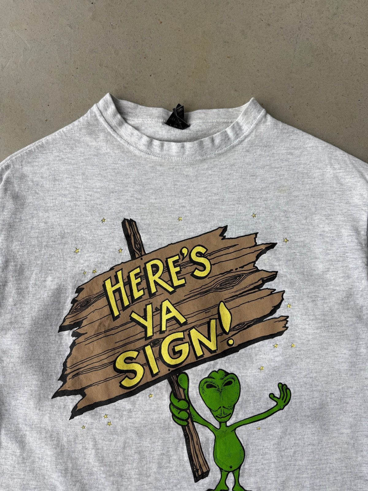 Vintage Vintage 90s Aliens Here’s Ya Sign T-shirt Size US L / EU 52-54 / 3 - 2 Thumbnail
