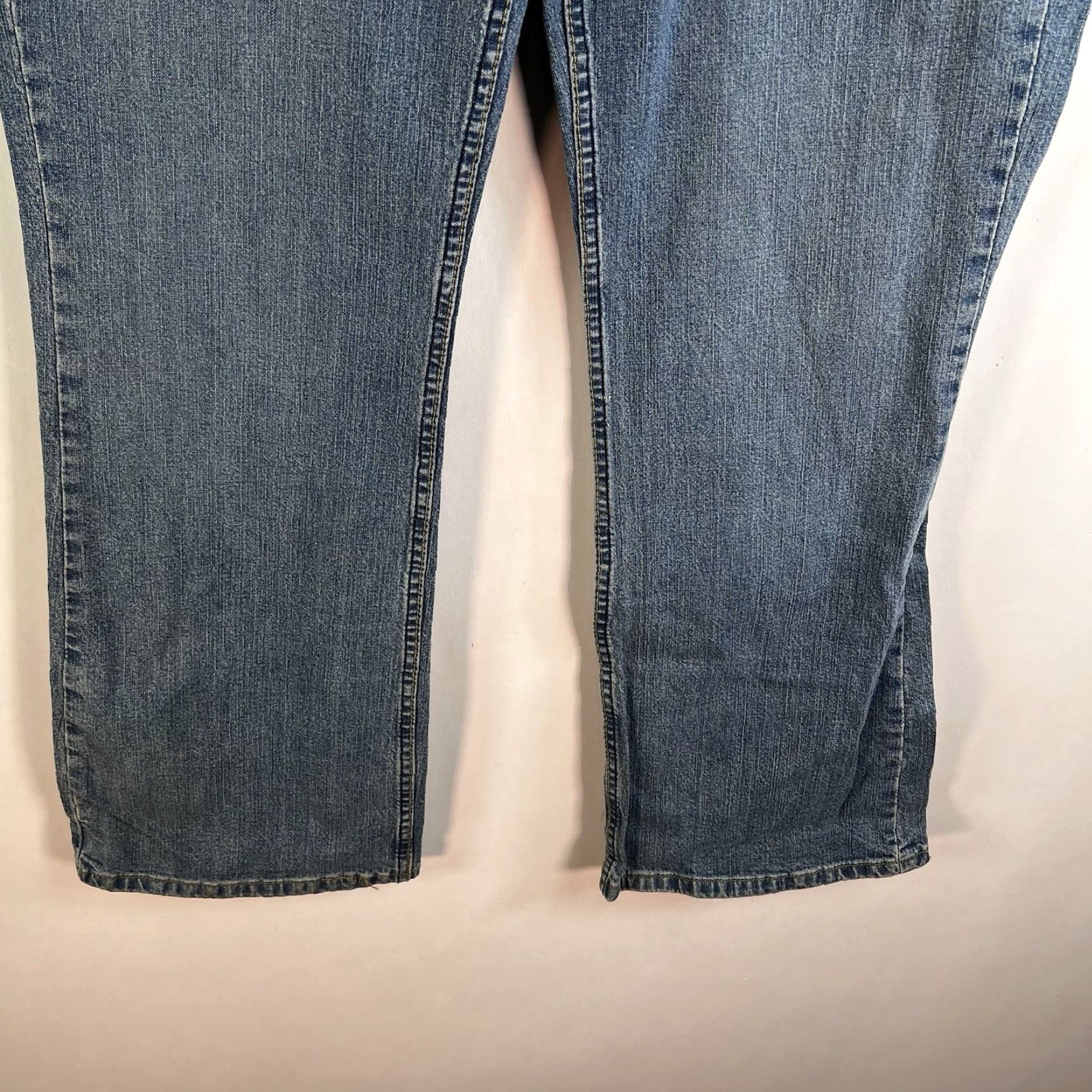 Levi's VINTAGE Levi's Signature Modern Boot Cut Denim Jeans Women 16 Blue 39x33 NWT Slim Stretch Leather Logo Zipper Button 5-Pocket Jeans Mens? Size 38" / US 16 / IT 52 - 4 Thumbnail