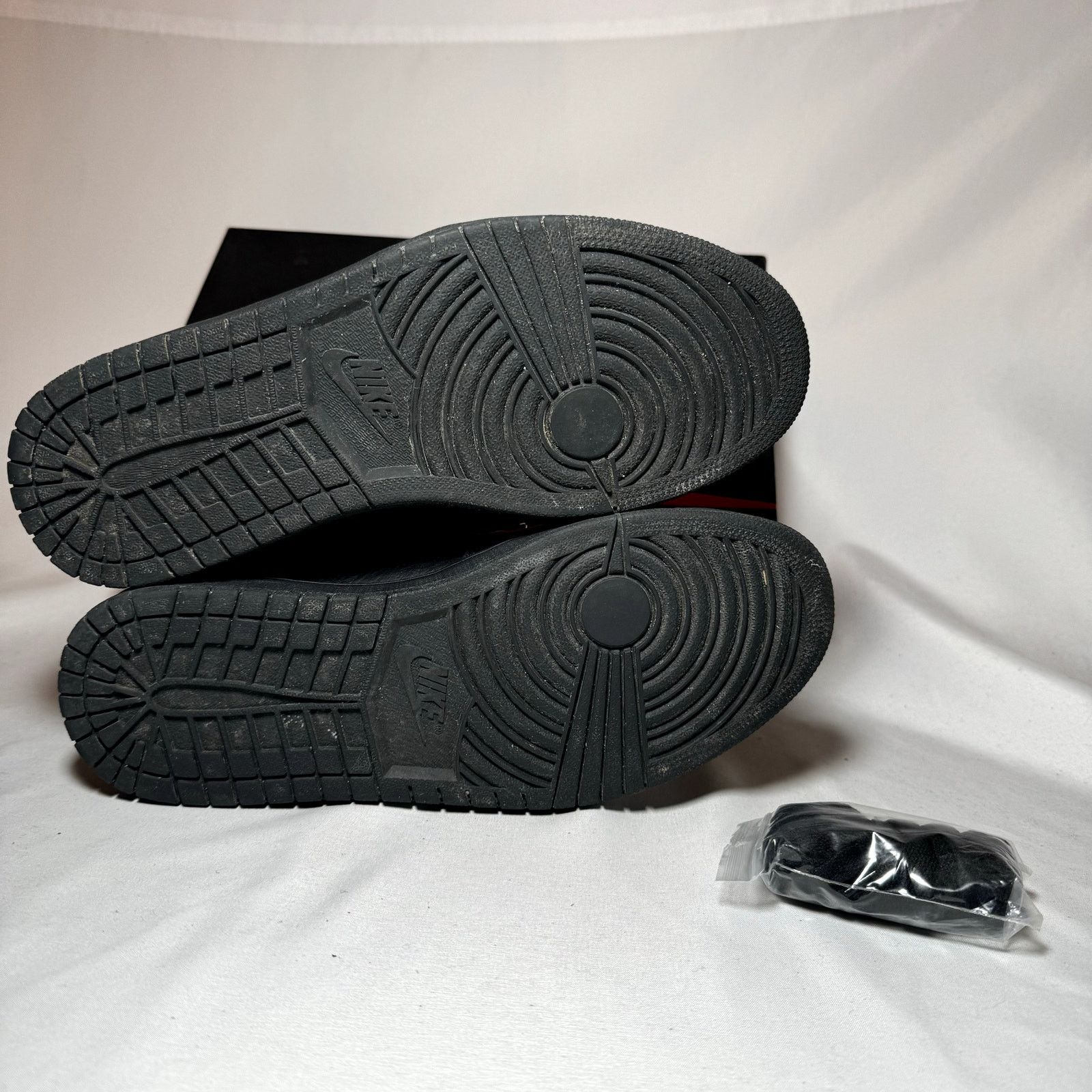 Jordan Brand × Nike Size 9 - Air Jordan 1 Retro High OG Triple Black Men's Shoes Size US 9 / EU 42 - 7 Thumbnail