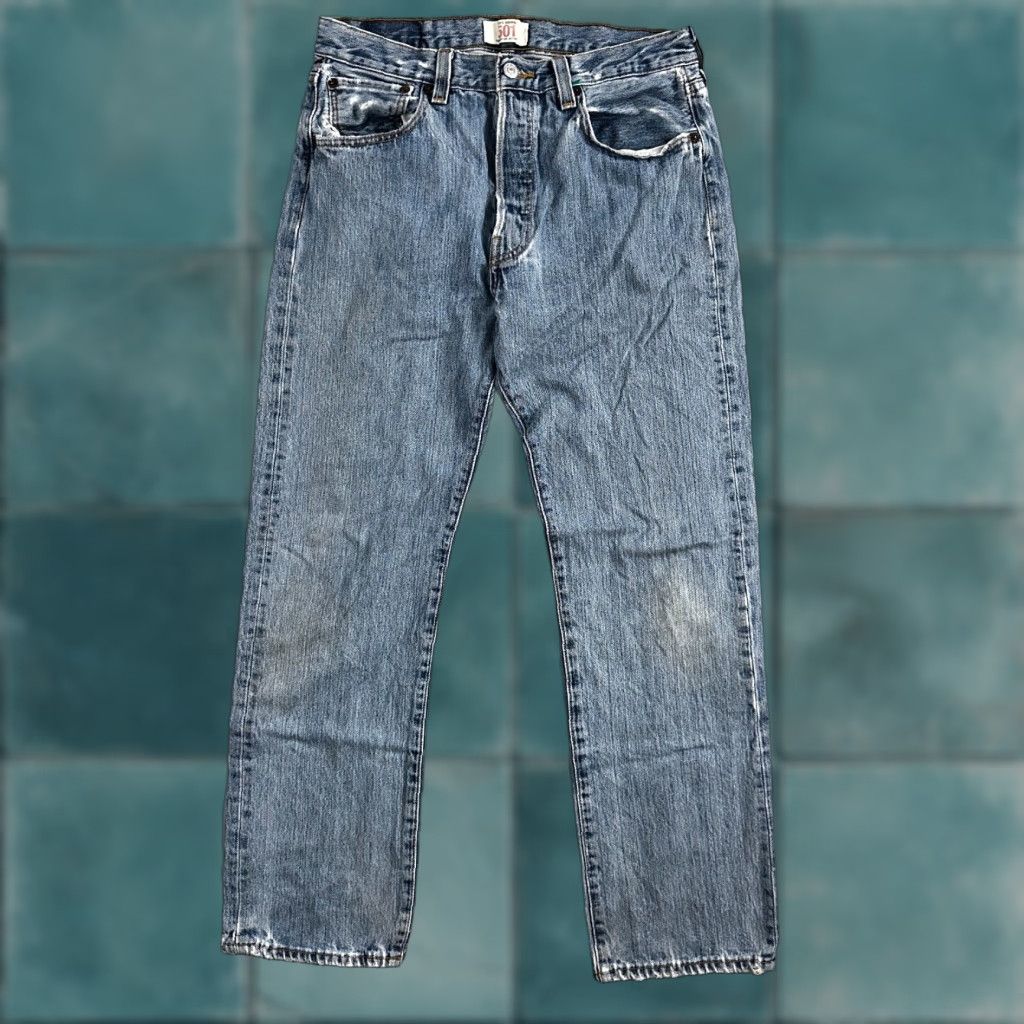 Levi's Levi's 501 Levi's Jeans Vintage 501 Straight Jeans Blue Light Wash 33x30 Mens Regular Jeans 90s Vintage Size US 33 - 1 Thumbnail