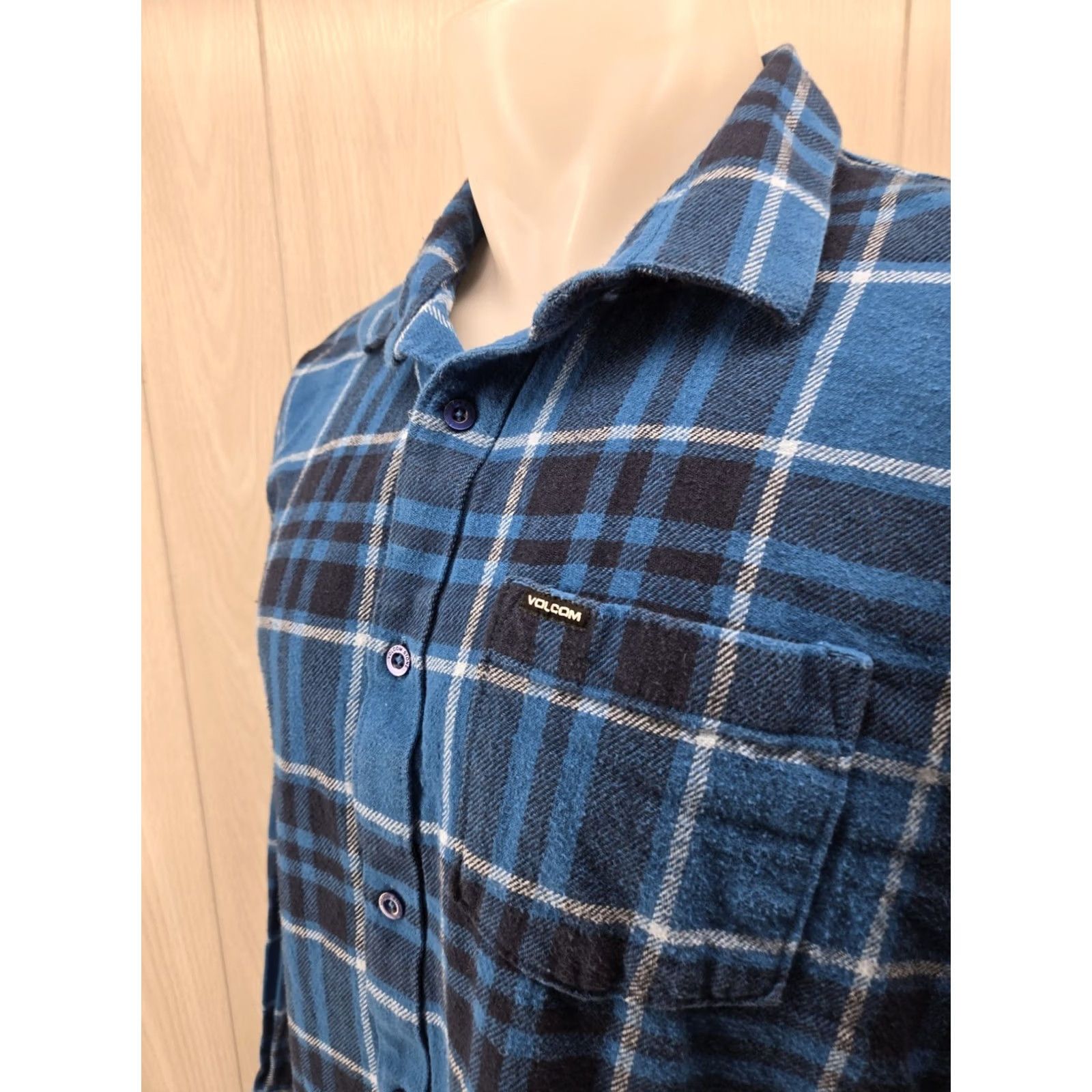 Volcom Volcom Shirt Plaid Blue Long Sleeve Button Closure Chest Pockets Mens L Regular Size Large Cotton Blend Vintage No Size US L / EU 52-54 / 3 - 5 Thumbnail