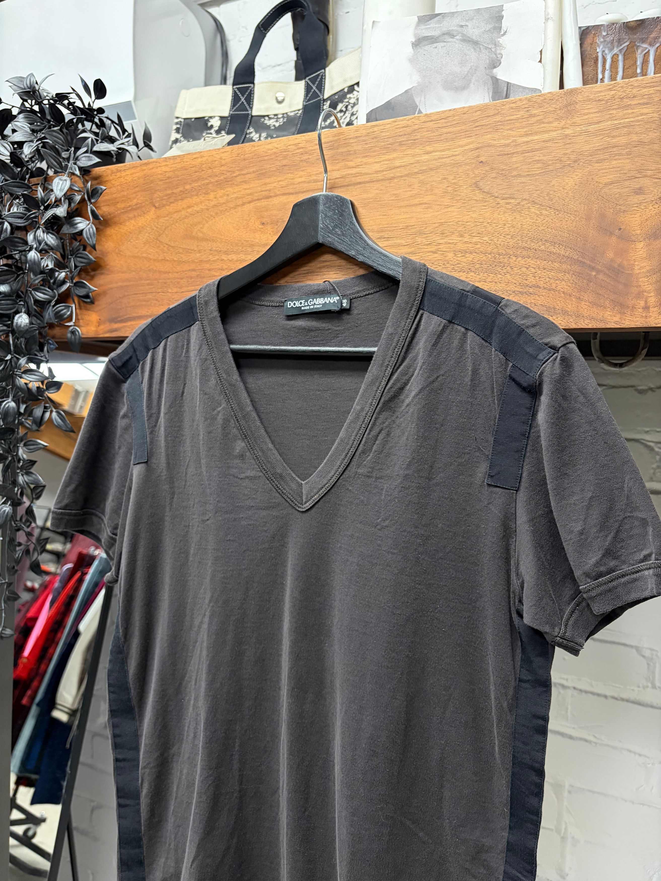 Dolce & Gabbana SS2008 Dolce & Gabbana ‘Tape Seam’ Brown V-Neck T-Shirt Size US M / EU 48-50 / 2 - 2 Thumbnail