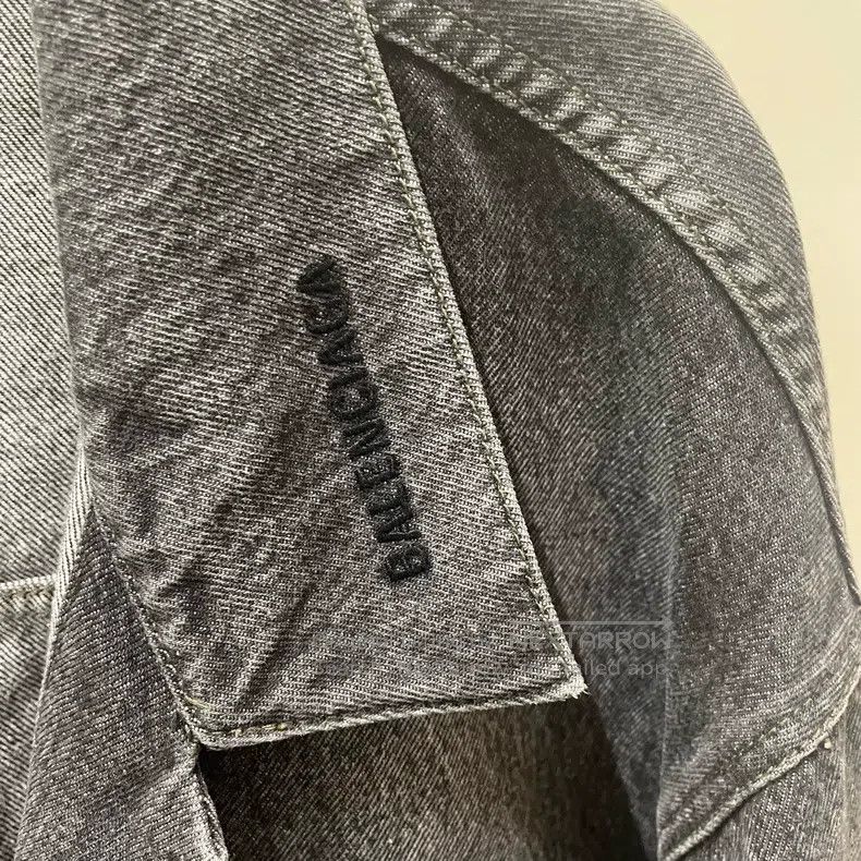 Balenciaga Balenciaga Washed Distressed Denim Jacket Size XXS / US 00 / IT 34 - 3 Thumbnail