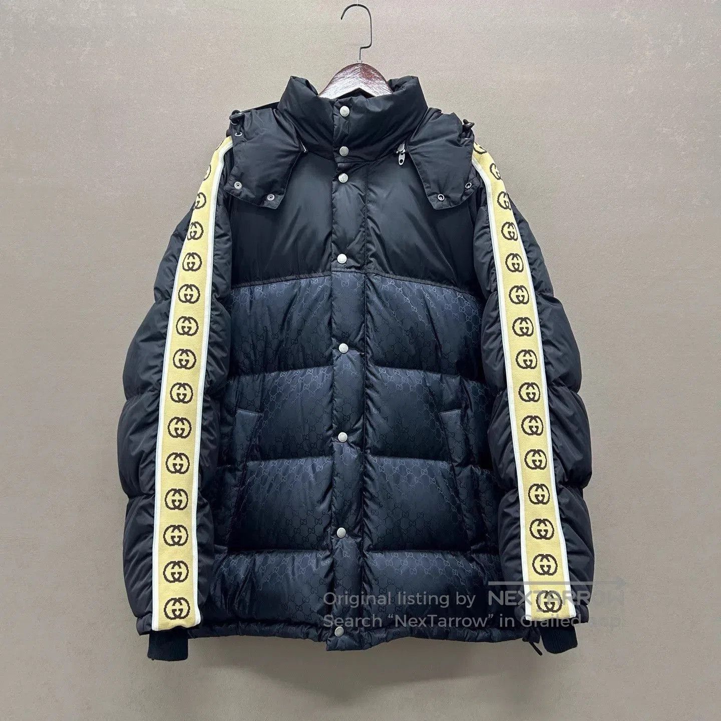 Gucci Black Puffy Jacket with Striped Sleeves Size L. Size US L / EU 52-54 / 3 - 1 Thumbnail