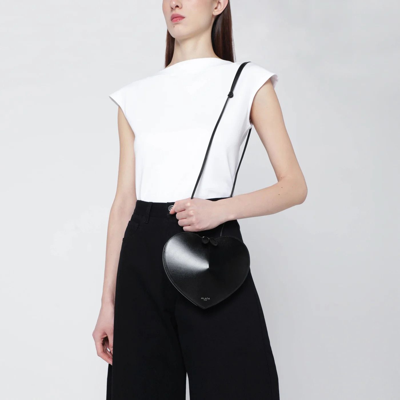 Alaia o1d2blof0426 Size: OS / Le Coeur Leather Shoulder Bag Size ONE SIZE - 2 Thumbnail