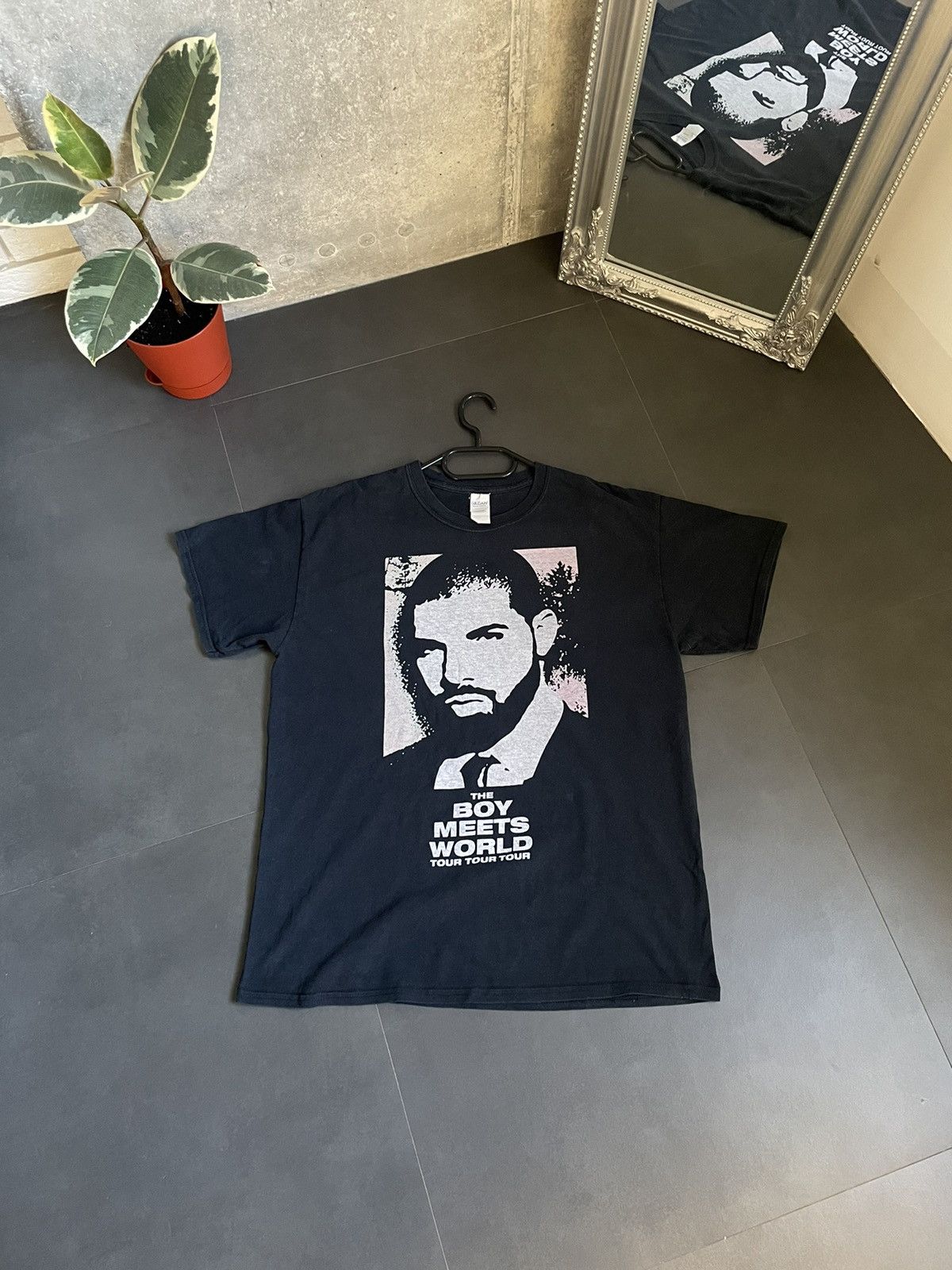 Band Tees DRAKE THE BOY MEETS WORLD TOUR FADED BOXY RAP T SHIRT Y2k Size US L / EU 52-54 / 3 - 3 Thumbnail