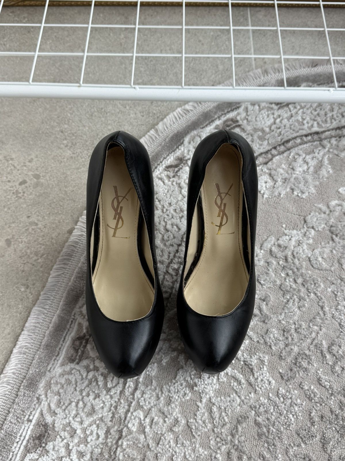 Yves Saint Laurent Saint Laurent (YSL) Tribute Platform Pumps in Black Leather Size US 7 / IT 37 - 4 Thumbnail