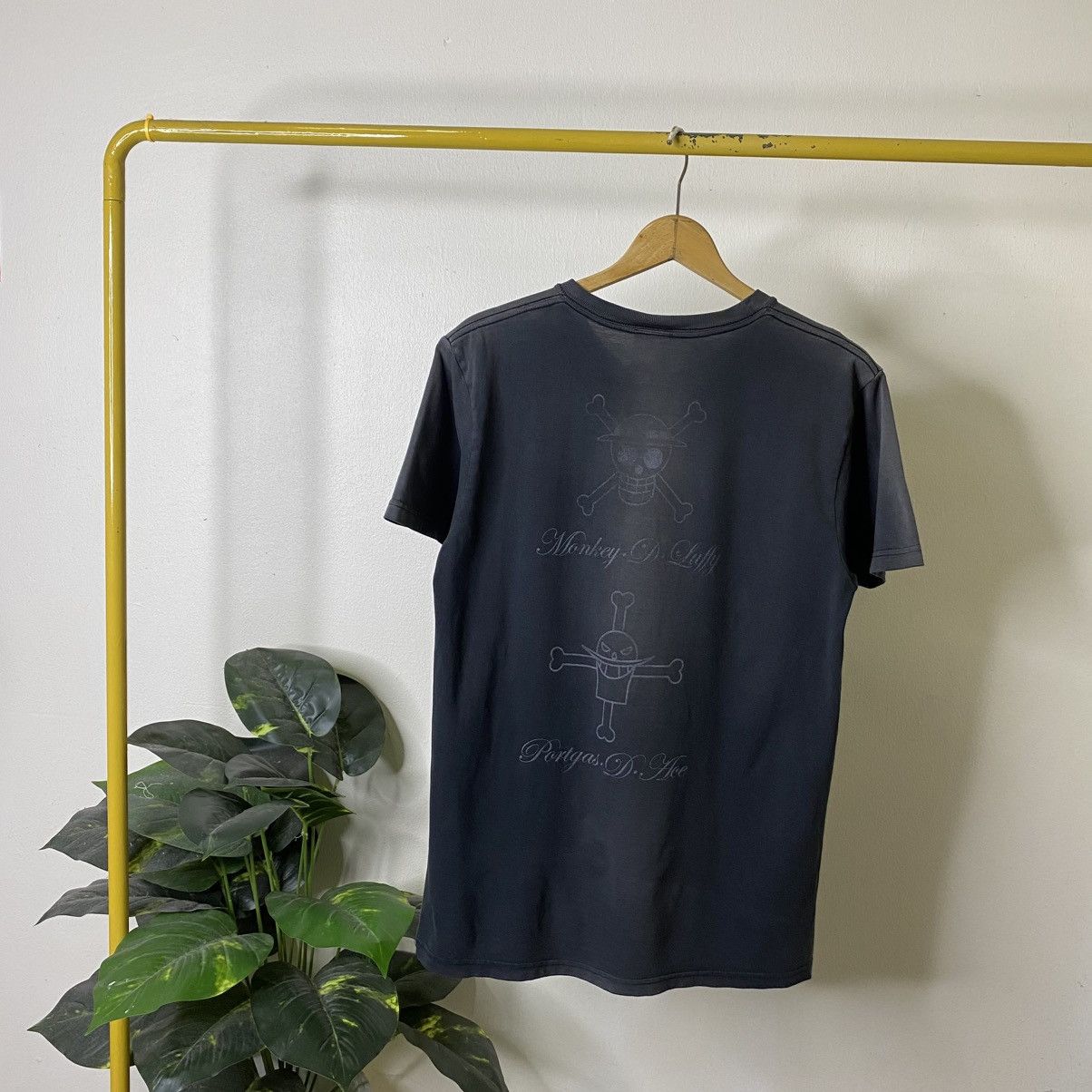 One Piece Vintage 2000s One Piece Anime Manga Series Sunfaded T Shirt Size US M / EU 48-50 / 2 - 7 Thumbnail