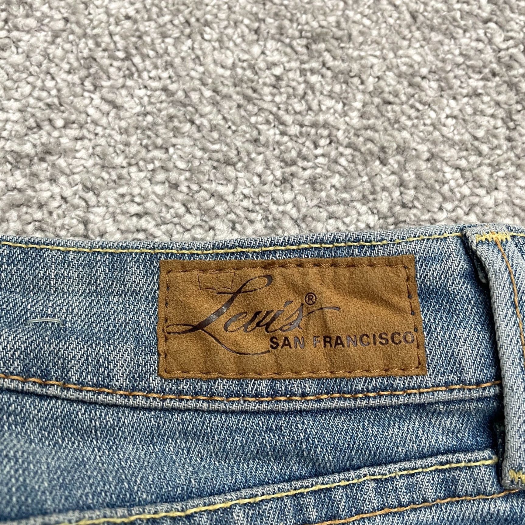 Levi's VINTAGE Levi's Jeans Bootcut Denim 28in Waist 31in Inseam Blue Medium Wash Womens 10/30 Classic Modern 5-Pocket Design, Button Zip Size 32" / US 10 / IT 46 - 4 Thumbnail