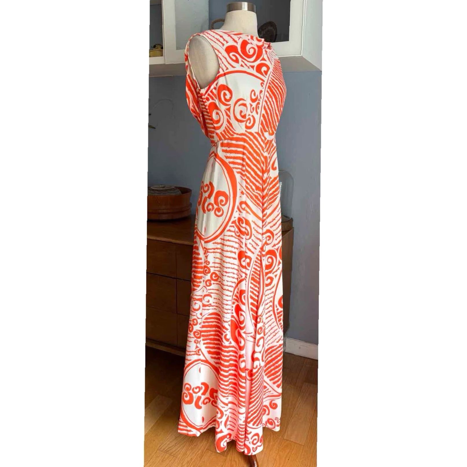 Avenue VINTAGE Young Dimension Saks Fifth Avenue Maxi Dress S/M Orange/White 70s Psychedelic Retro Sleeveless V-Neck Pullover Long Dress Womens Boys? Size S / US 4 / IT 40 - 2 Thumbnail