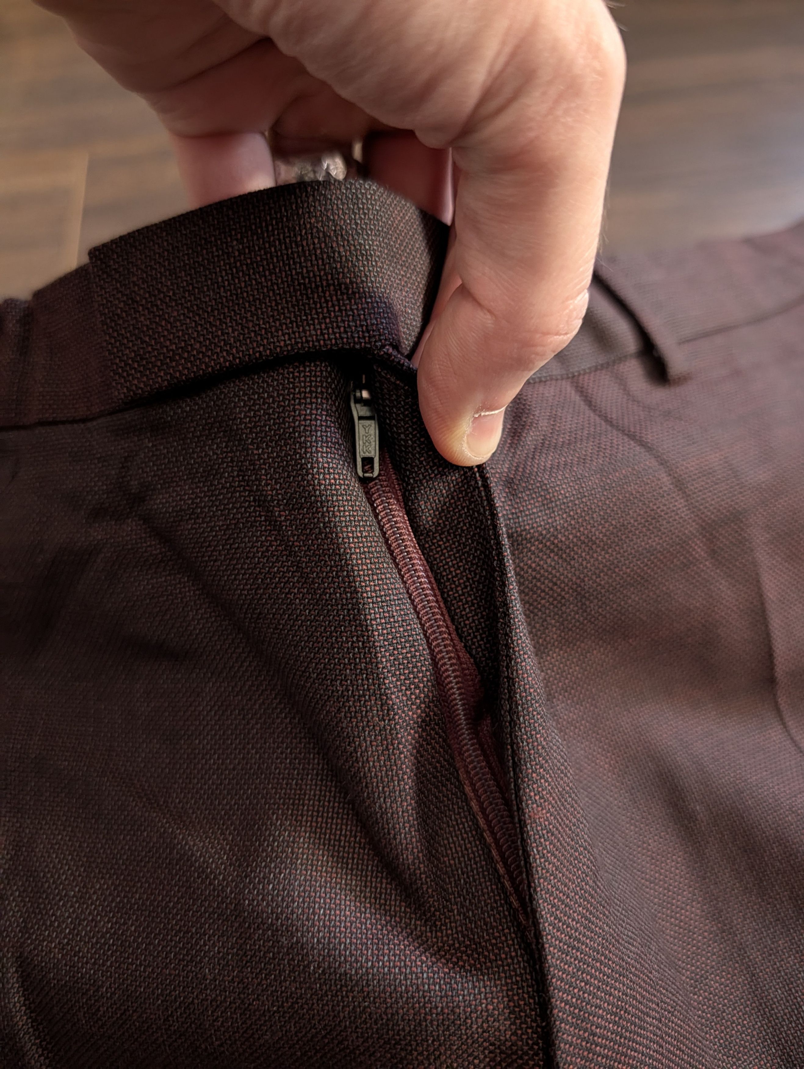 Hugo Boss Red/brown knit virgin wool pleated dress pants trousers Size US 36 / EU 52 - 4 Thumbnail