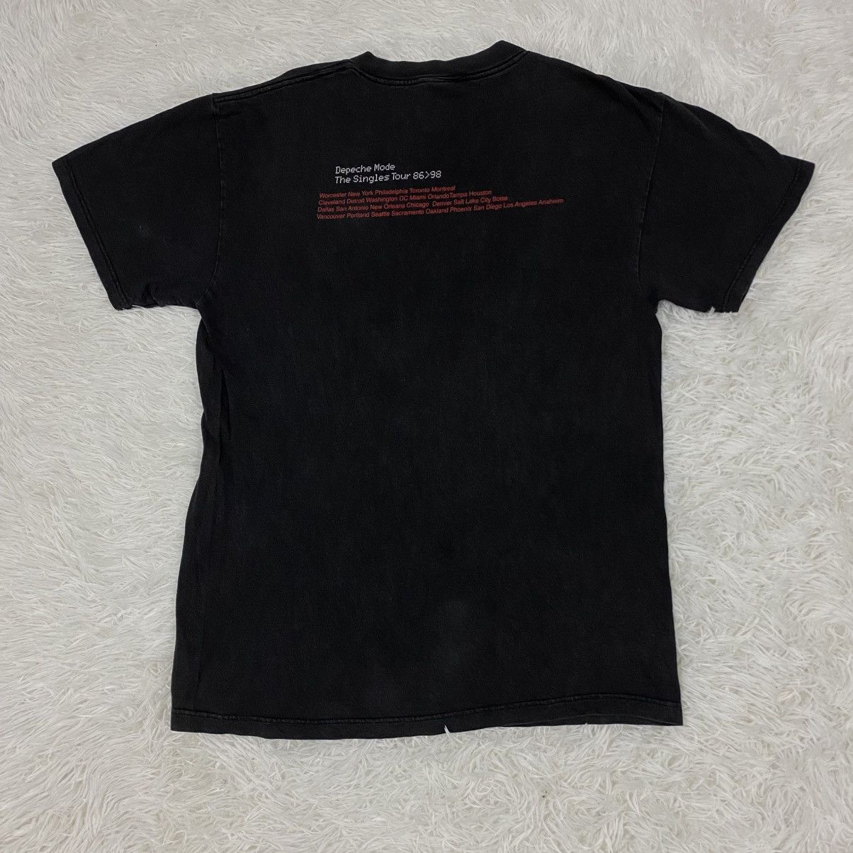 Band Tees Vintage band depeche mode the singles tour Size US L / EU 52-54 / 3 - 7 Thumbnail