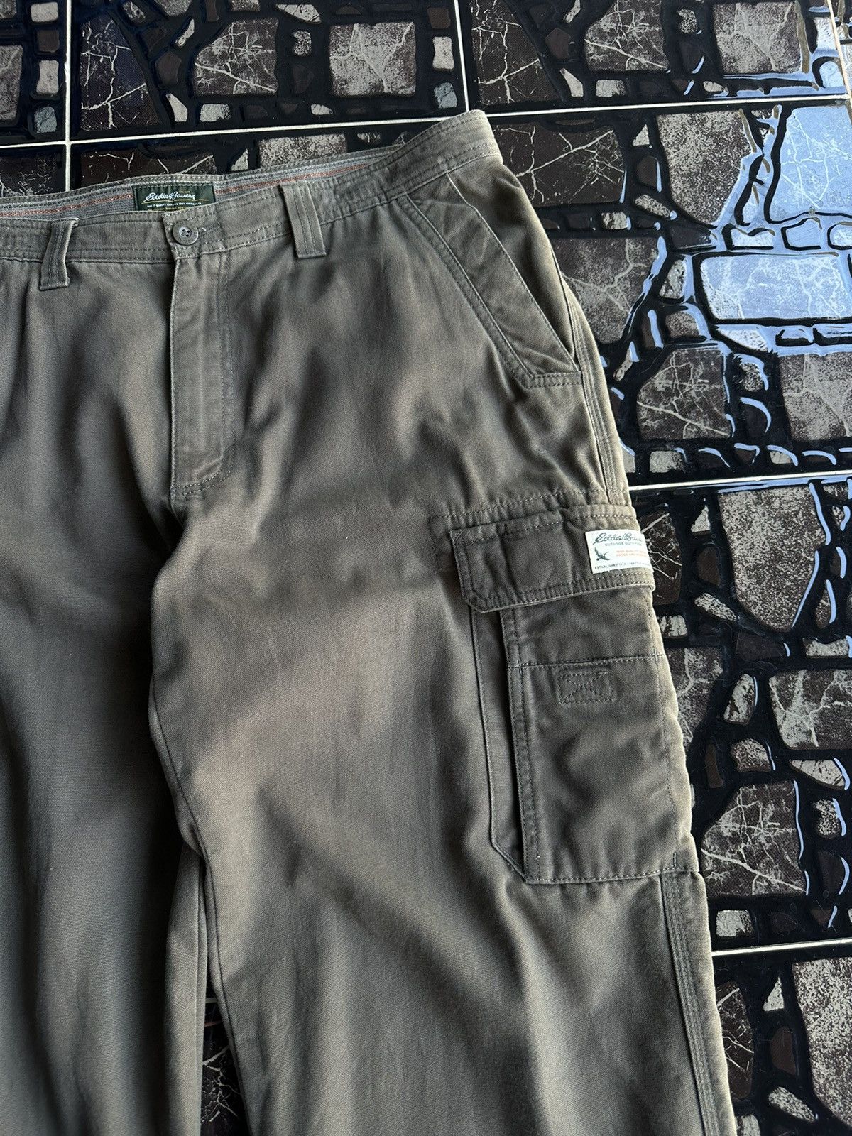Eddie Bauer × Vintage Vintage Eddie Bauer Baggy Sunfaded Cargo Pant D161 Size US 36 / EU 52 - 3 Thumbnail