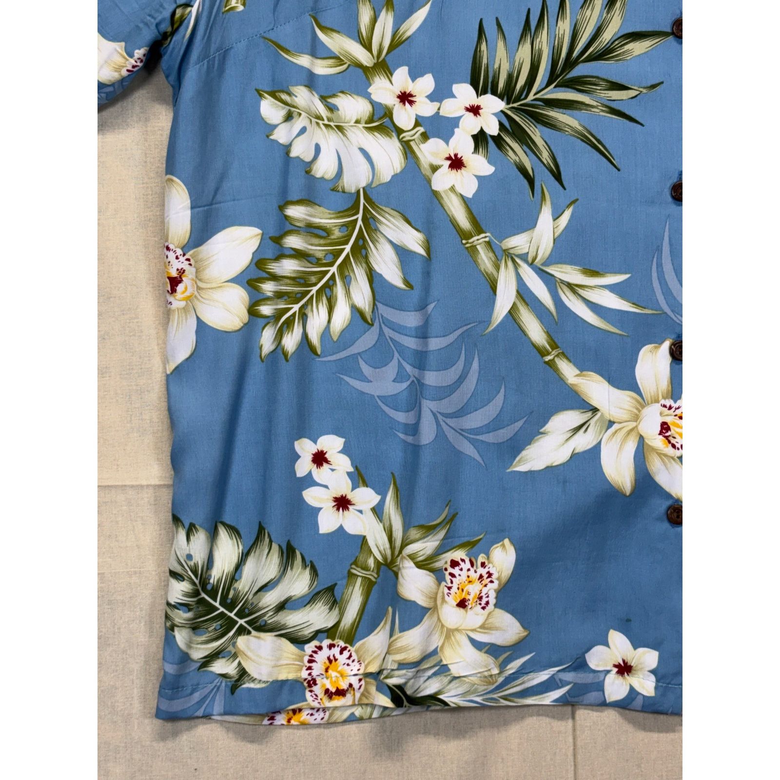 The Unbranded Brand Winnie Fashion Hawaii Men’s Aloha Shirt Blue Floral Rayon XL Size US XL / EU 56 / 4 - 9 Thumbnail