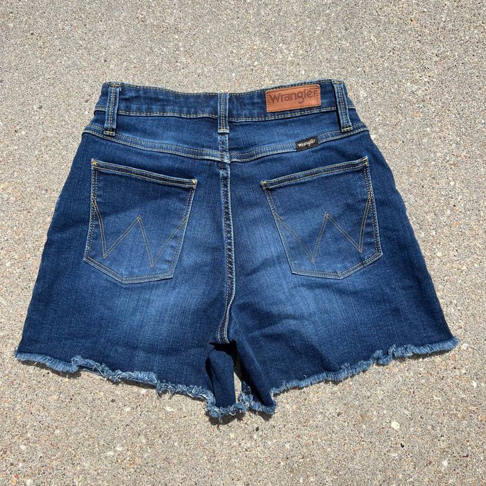 Wrangler Wrangler 4 Inch Mid Rise Fray Denim Jean Shorts Size 0 Grailed