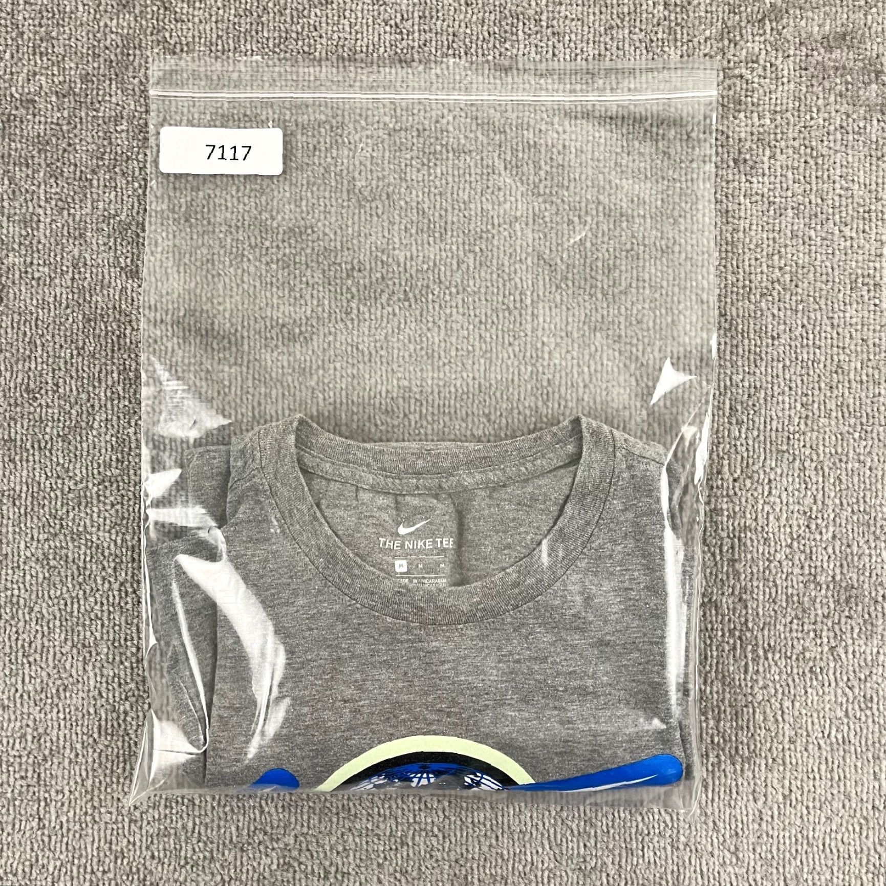 Nike NIKE Shirt Men Medium Gray Graphic WORLDWIDE Globe Swoosh Check Tee Short Sleeve Mens Shirt Gray Nike WorldWide Logo Graphic Tee Size US M / EU 48-50 / 2 - 7 Thumbnail