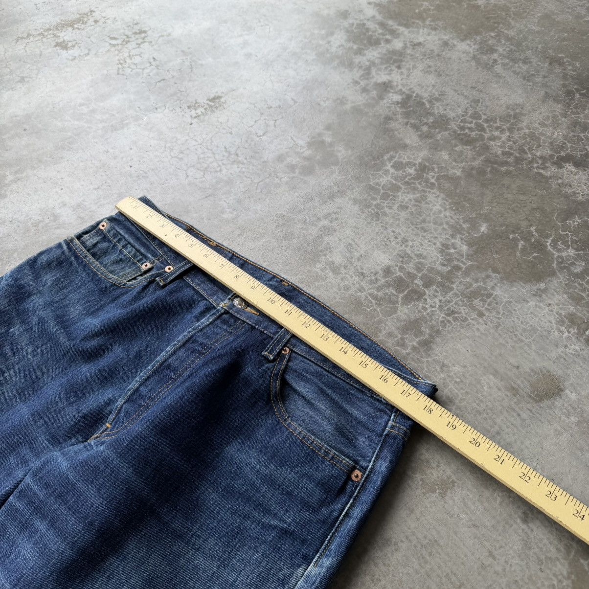 Levi's Vintage 2000’s levis 501 button fly denim jeans Size US 34 / EU 50 - 8 Thumbnail
