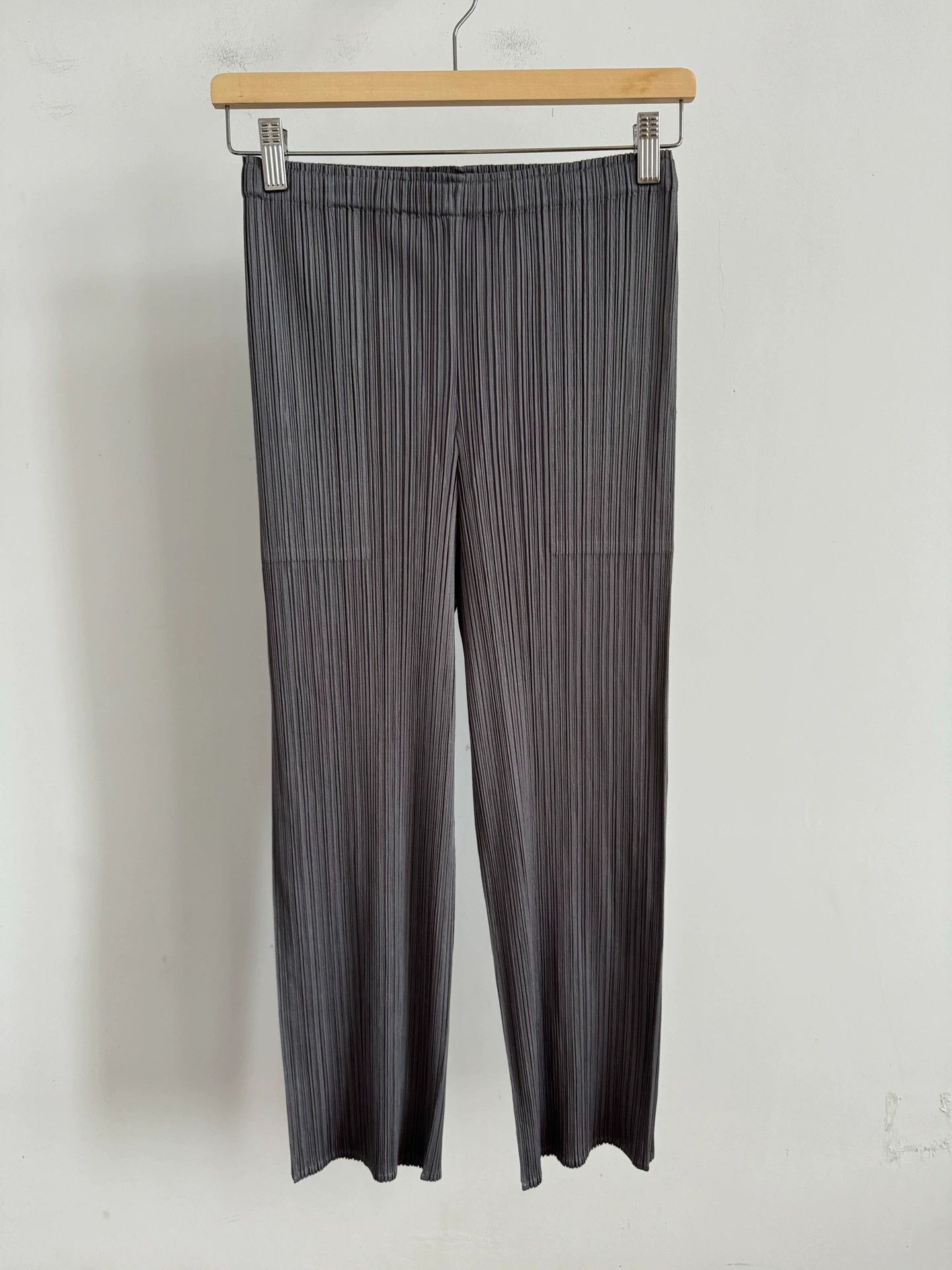 Issey Miyake issey miyake Grey pleated pants Size US 30 / EU 46 - 1 Thumbnail