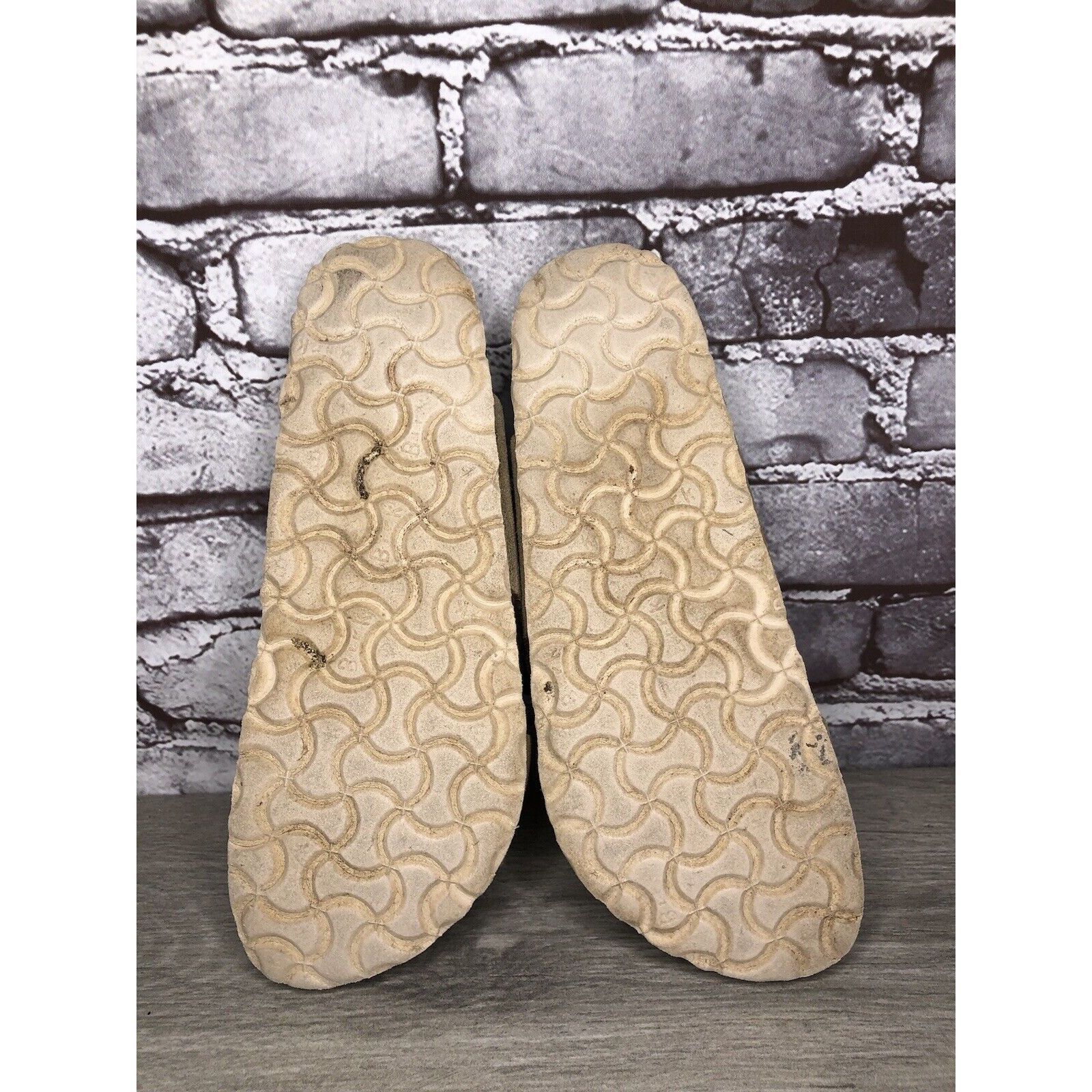 Birkenstock Birkenstock ARIZONA Beige Metallic Leather Strap Slides Sand Size US 7.5 / IT 37.5 - 21 Thumbnail