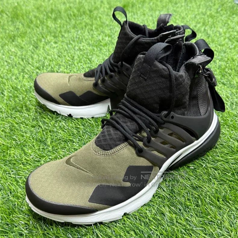 Acronym size M Jointly named sneakers