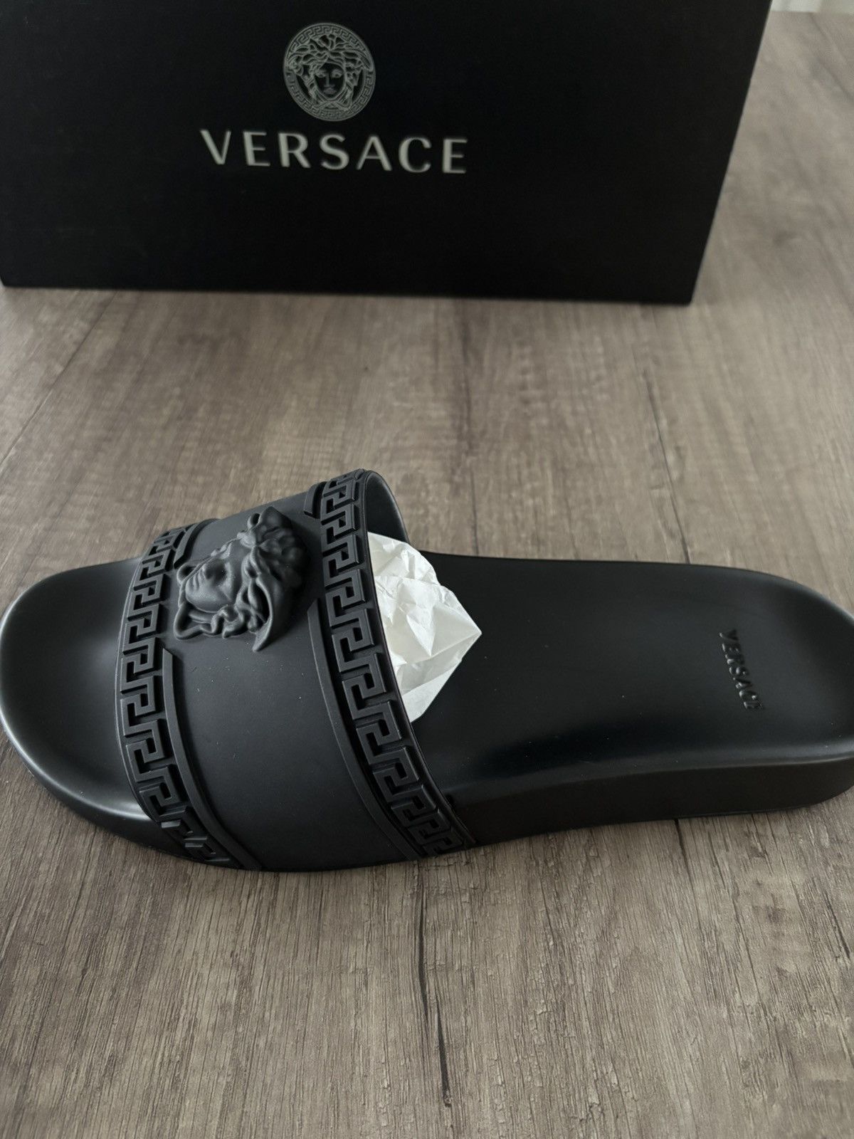 Versace Versace Palazzo Medusa Pool Slides Black Size 44 Authentic Size US 10 / EU 43 - 9 Thumbnail