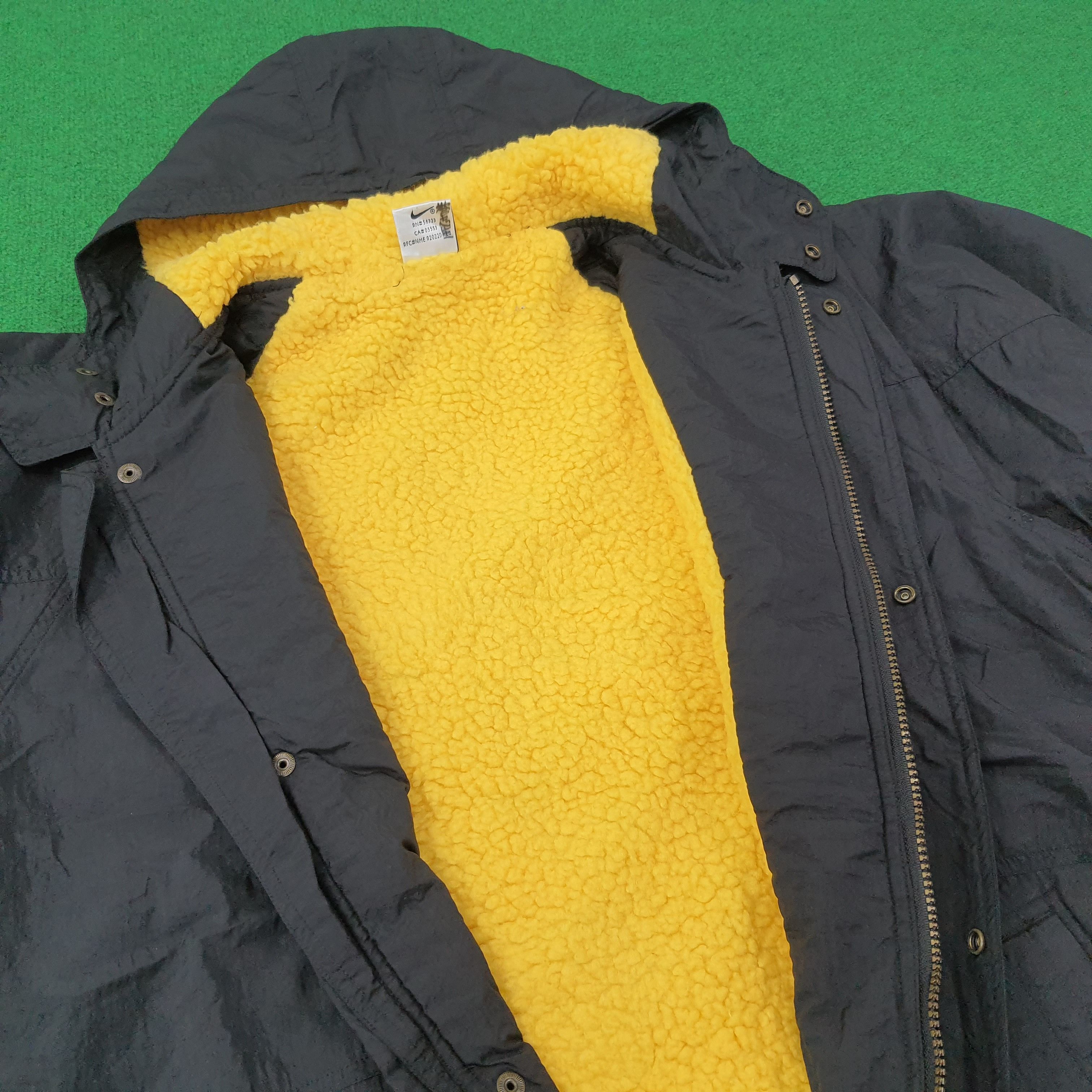 Nike Vintage Nike Center Big Swoosh Embroidered Jacket C266N18 Size US L / EU 52-54 / 3 - 9 Thumbnail