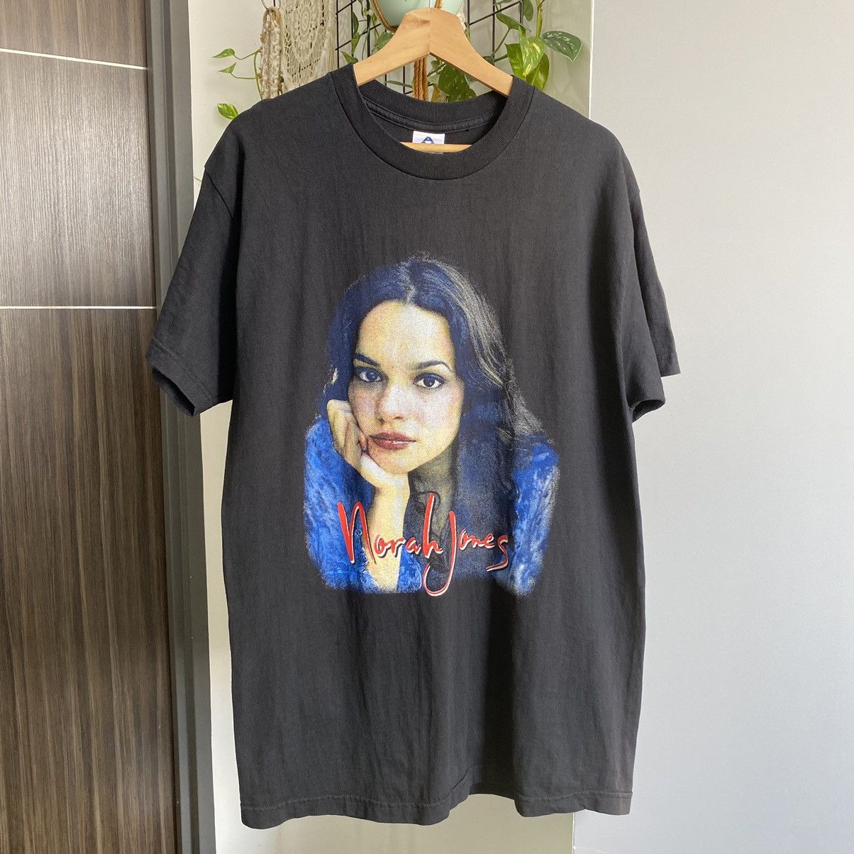 Band Tees Vintage Y2K Norah Jones Singer Tour ERD GRUNGE THRASHED TEE Size US L / EU 52-54 / 3 - 1 Thumbnail