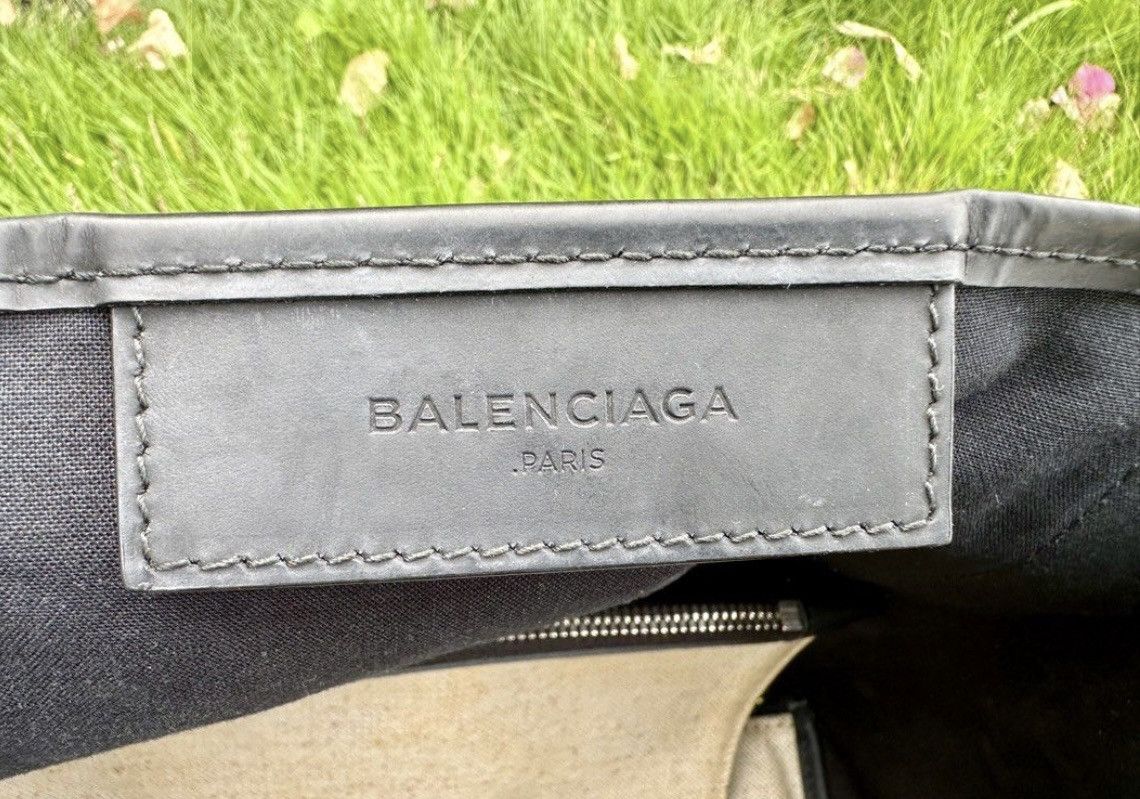 Balenciaga Authentic Balenciaga Navy Cabas Small in Beige Tote Bag Size ONE SIZE - 8 Thumbnail