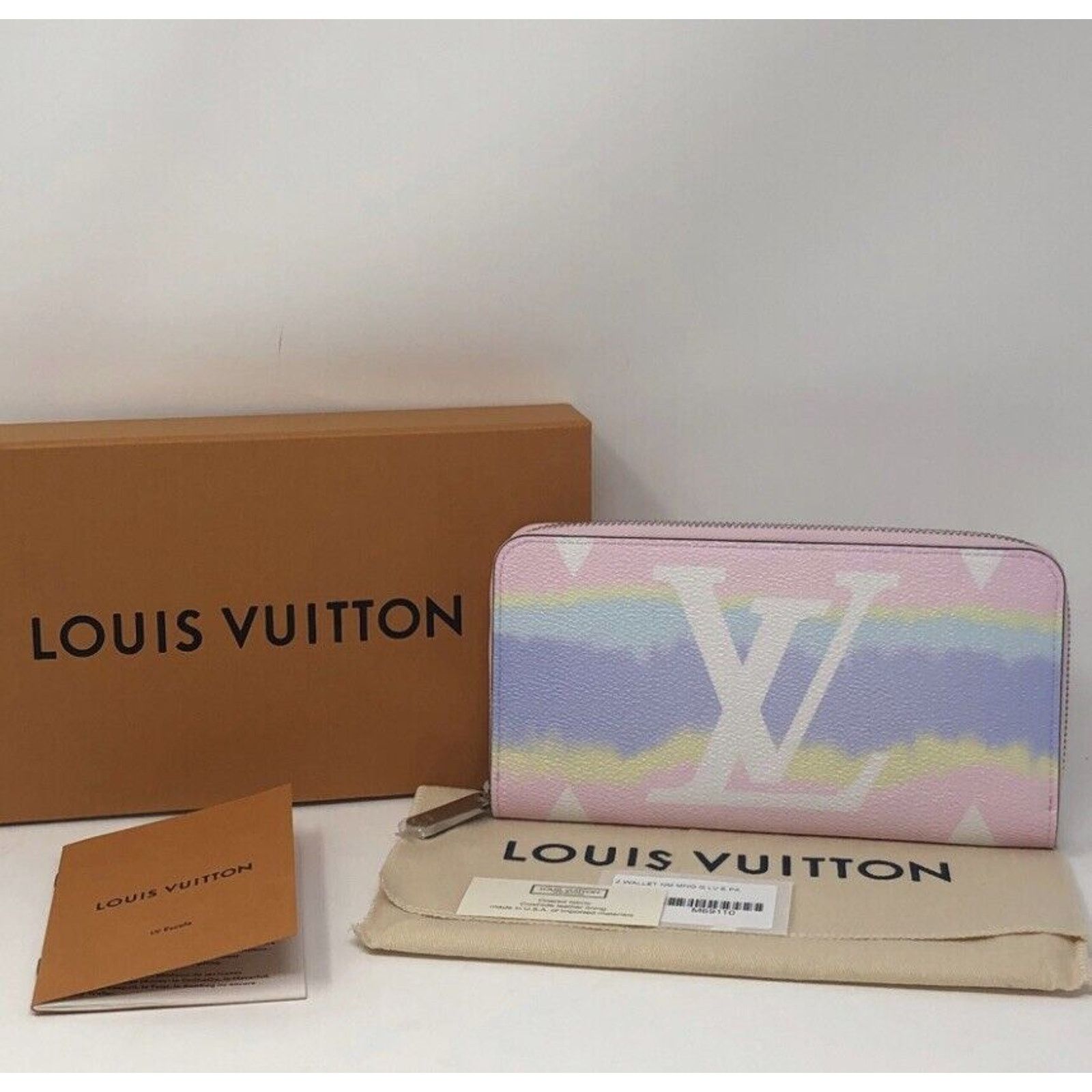 Louis Vuitton Auth LOUIS VUITTON M69110 Monogram Giant LV Escale Zippy Size ONE SIZE - 4 Thumbnail
