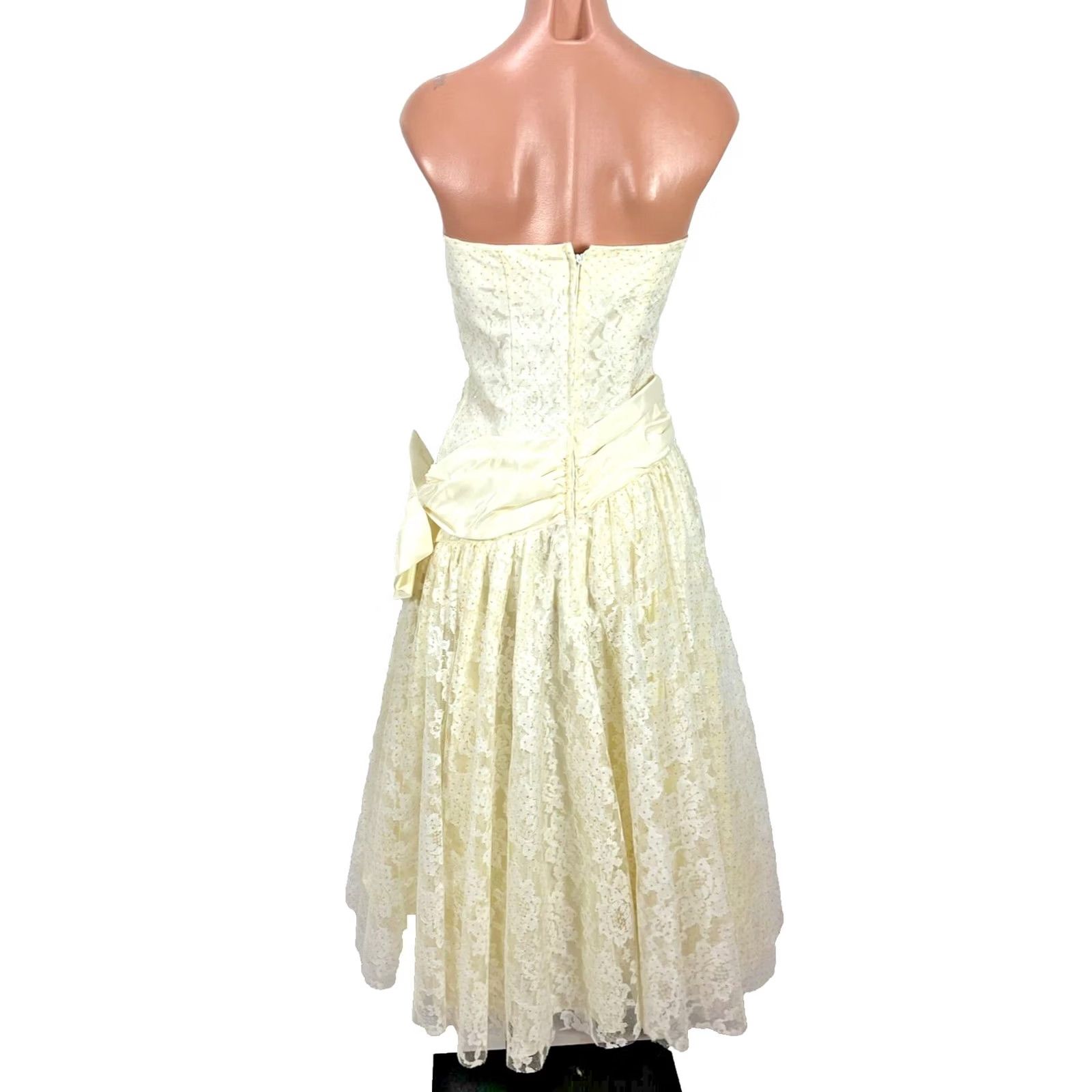 Vintage VINTAGE 80s Prom Dress Gown Strapless Lace Wedding Bridal Ivory Full Skirt S/M Size 28" / US 6 / IT 42 - 2 Thumbnail