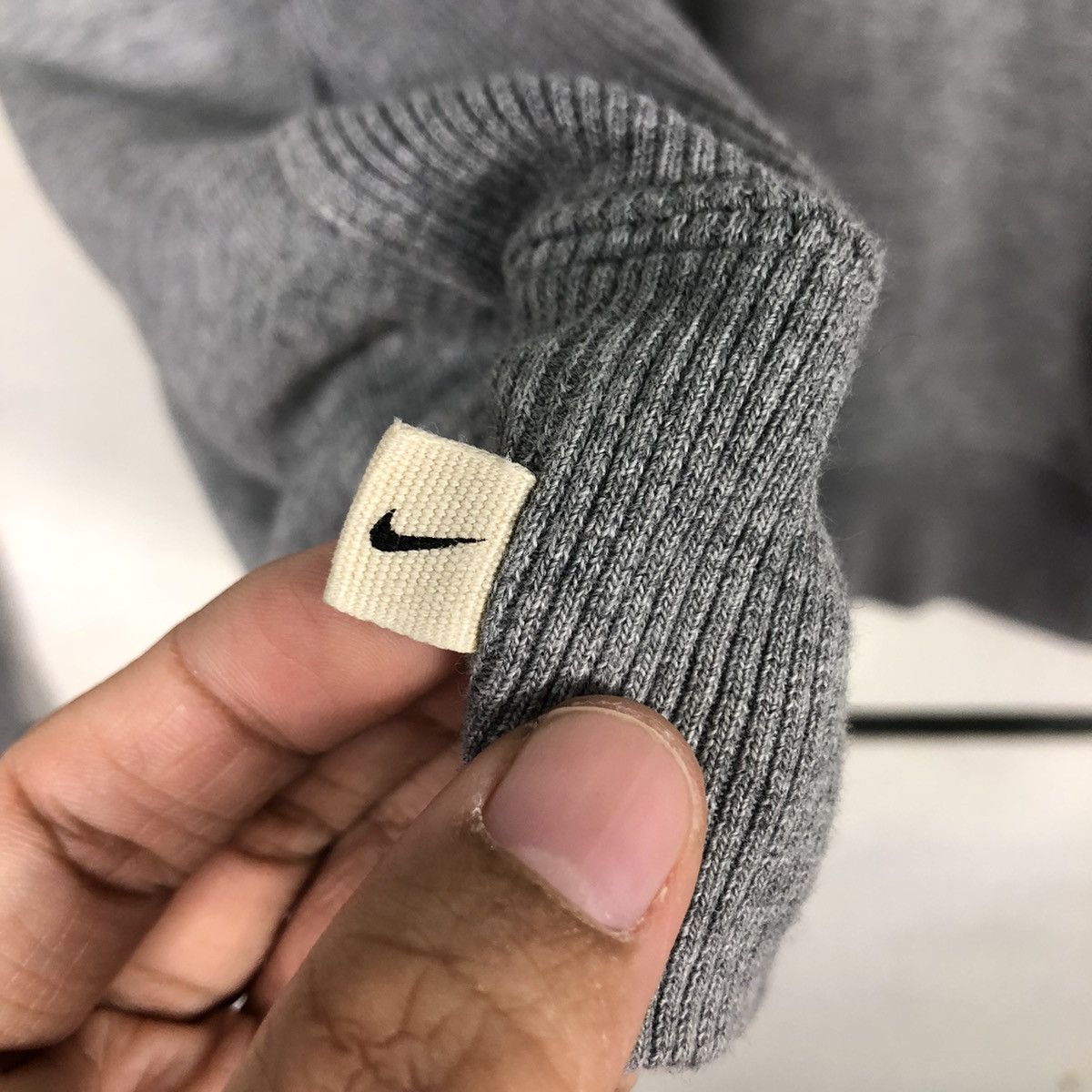 Nike Nike Small Swoosh Crewneck — Vintage Grey Essential Size US XL / EU 56 / 4 - 12 Thumbnail