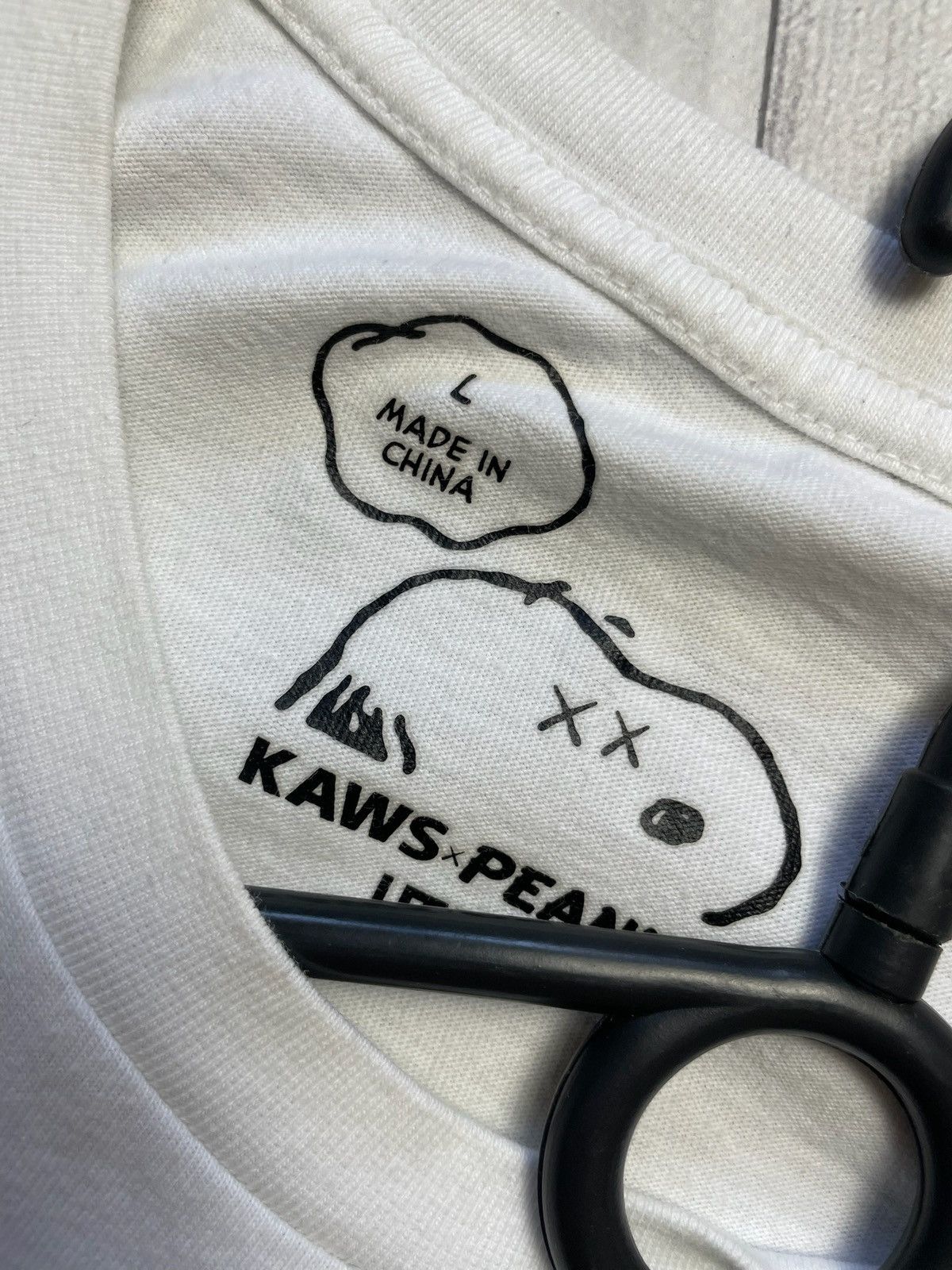 Vintage Vintage Kaws x Uniqlo x Peanuts tee logo rare size L Size US L / EU 52-54 / 3 - 2 Thumbnail