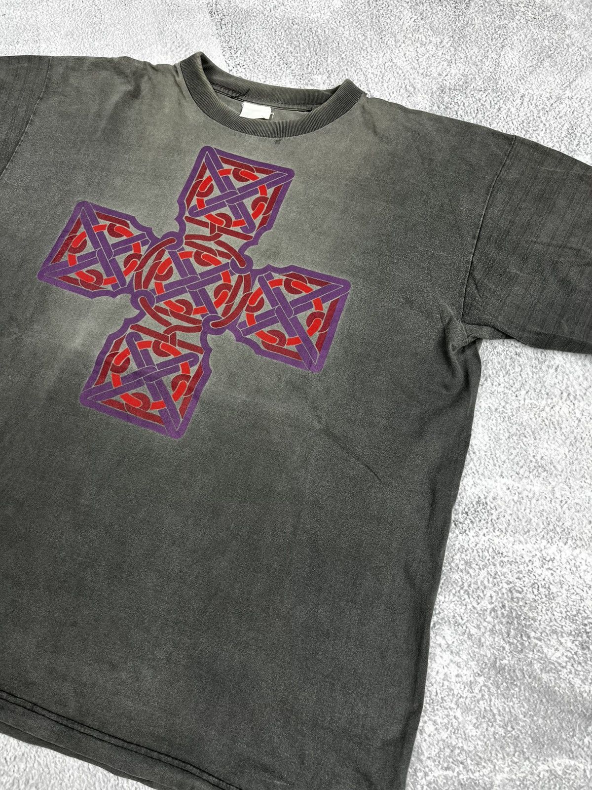 Vintage Celtic cross distressed t shirt vintage Size US L / EU 52-54 / 3 - 4 Thumbnail