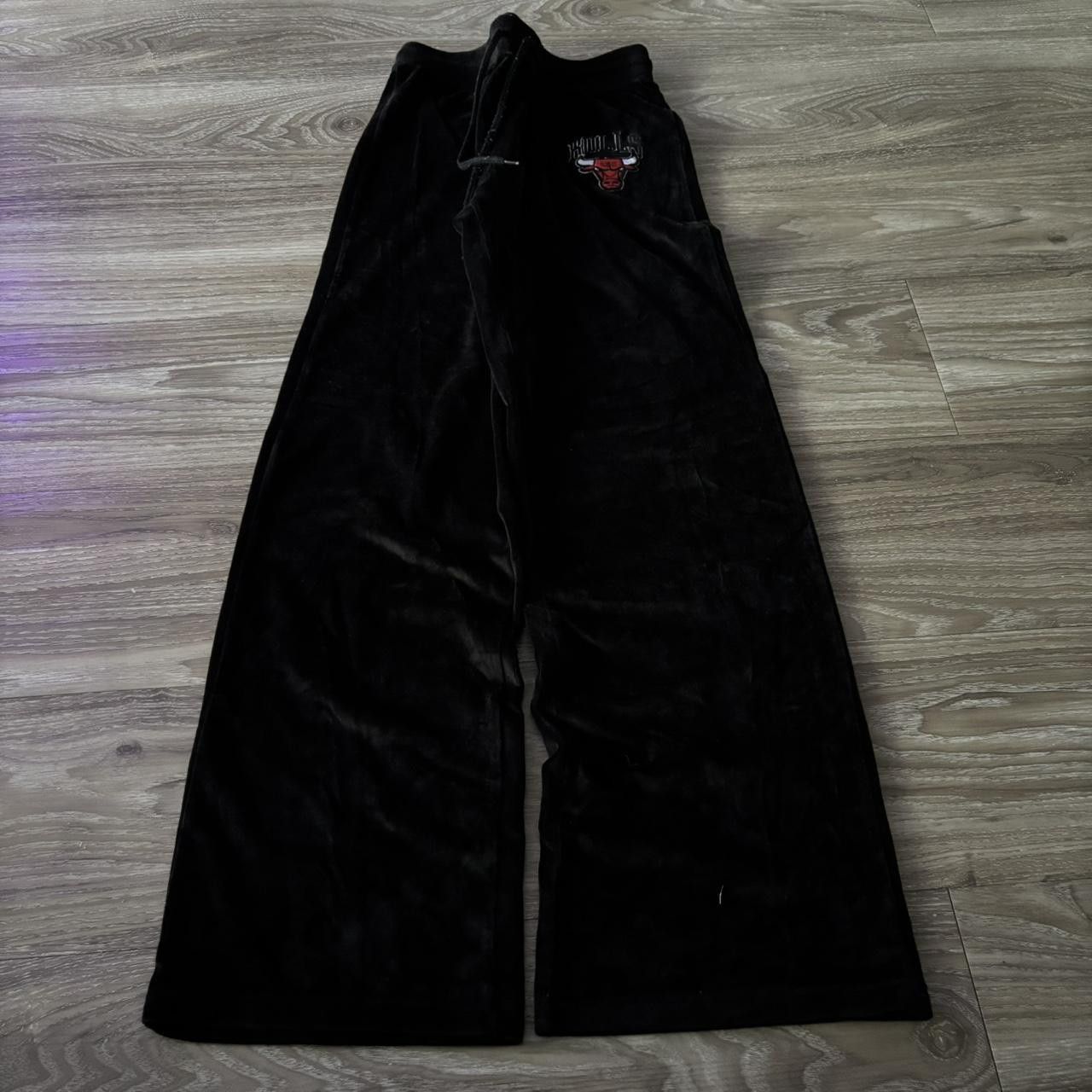 Victoria's Secret Vintage Y2K/2000s Black Velour NBA Chicago Bulls Sweatpants! Size S Size 26" / US 2 / IT 38 - 1 Thumbnail