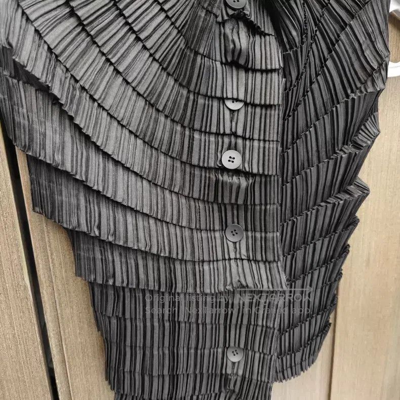 Issey Miyake Issey Miyake Black Tiered Pleated Cropped Vest Size M / US 6-8 / IT 42-44 - 3 Thumbnail