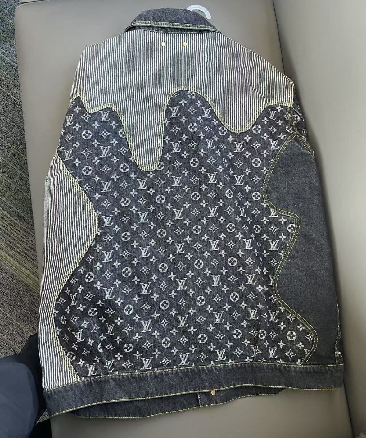 Louis Vuitton louis vuitton Black deconstructed patchwork denim j Size US XXL / EU 58 / 5 - 2 Thumbnail