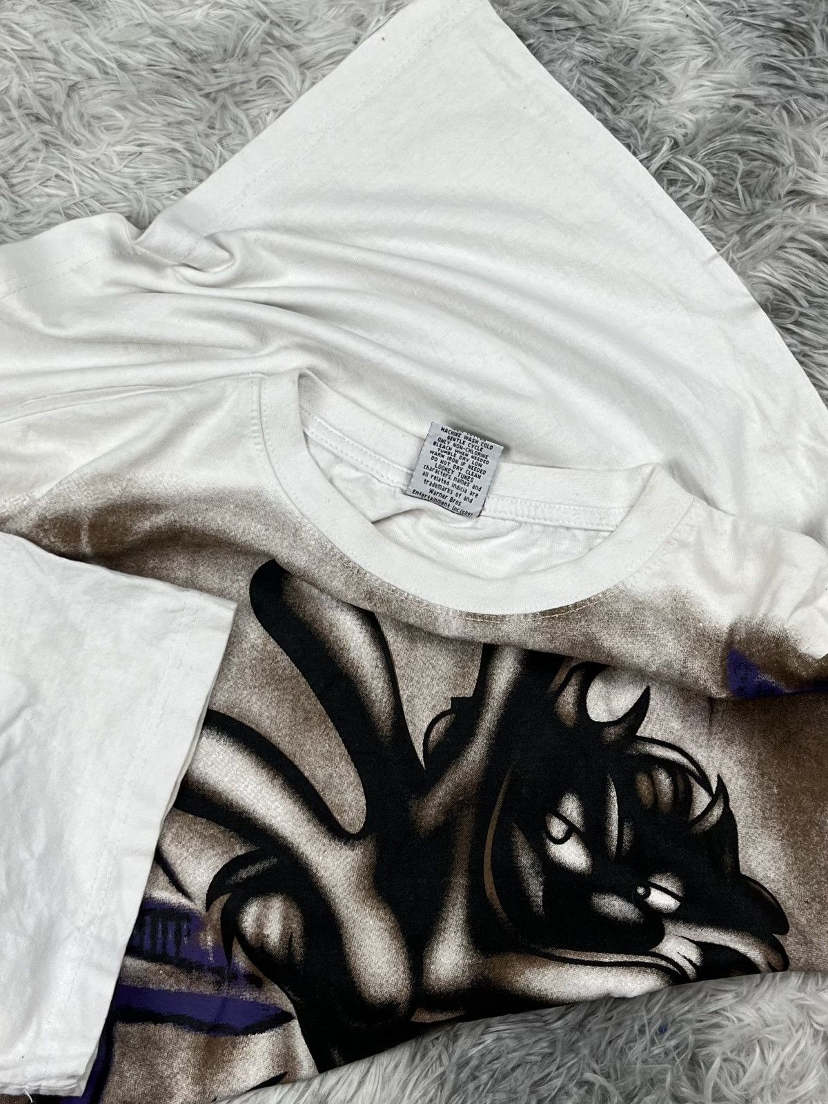 Vintage Vintage Loonytunes Taz Lot29 Air Brush T-shirt Size US XXL / EU 58 / 5 - 10 Thumbnail