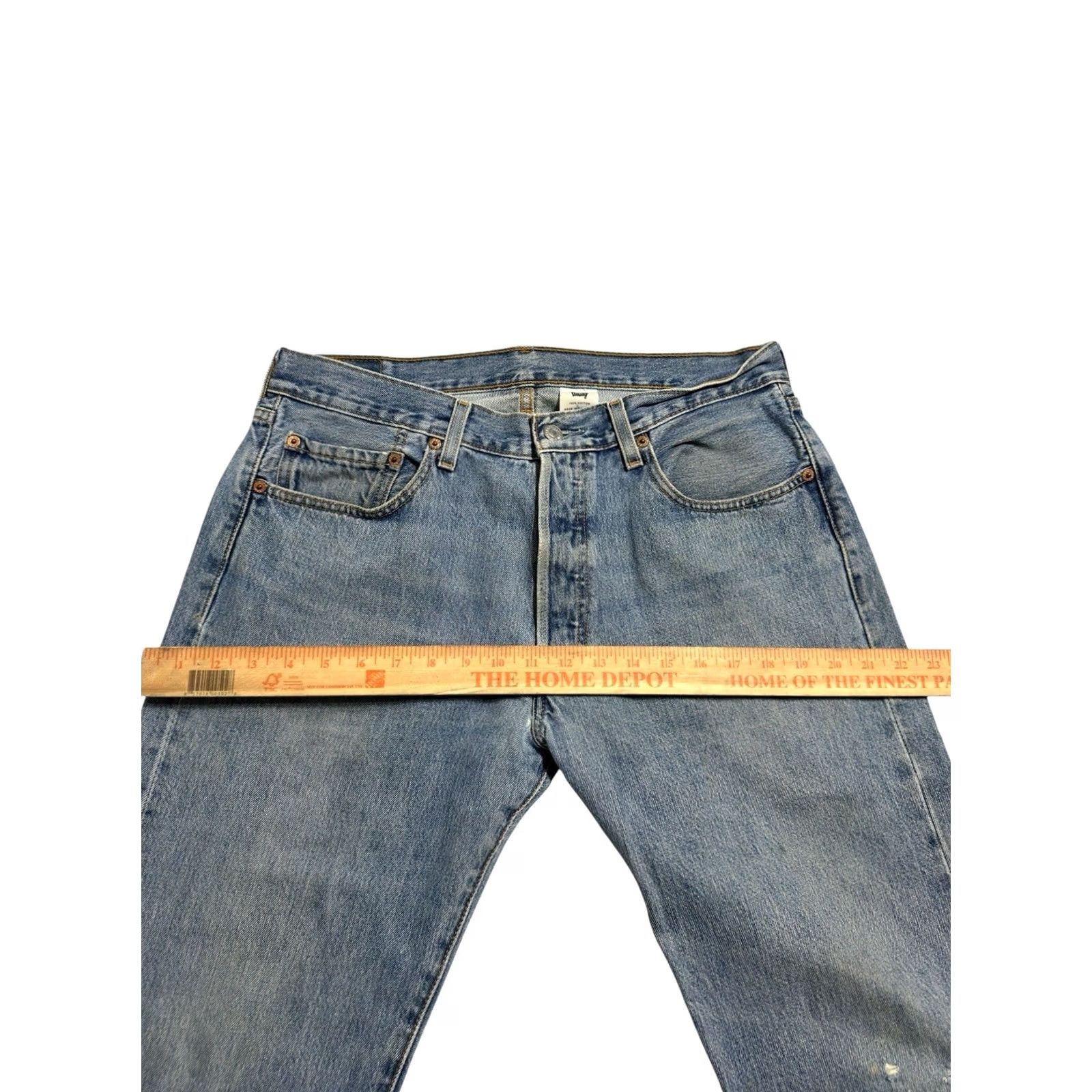 Levi's VINTAGE Levi's 501 Jeans Mens 34x34 Blue Medium Wash Straight Button Fly Y2K Size US 34 / EU 50 - 6 Thumbnail