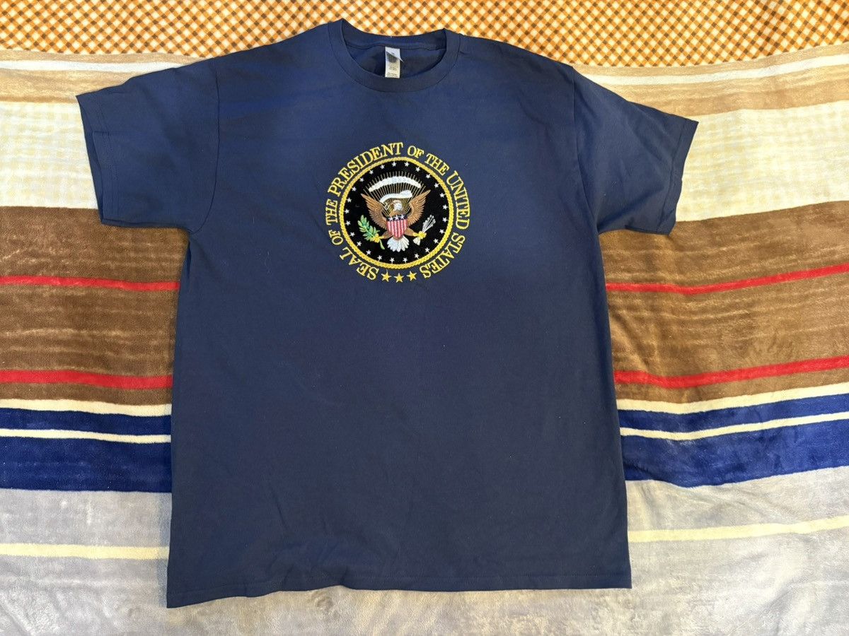 Gildan “Vintage USA Presidential Seal Tee / Streetwear Graphic Size US L / EU 52-54 / 3 - 4 Thumbnail