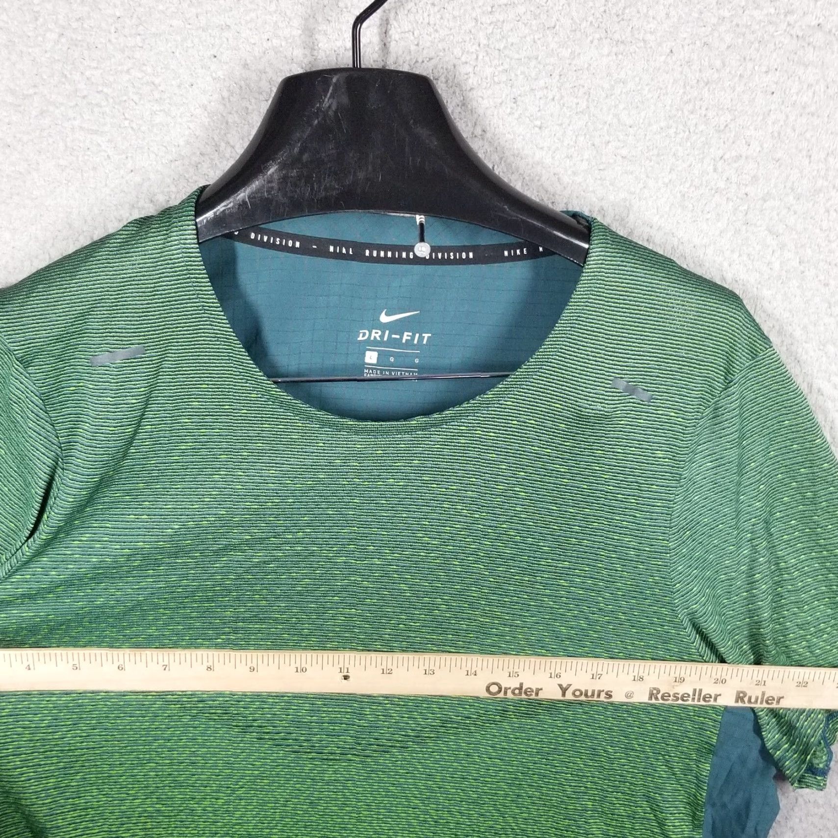 Nike Nike Pinnacle Run Division Short Sleeve Shirt L Green Mens T-Shirt Running Moisture Wicking Geometric 304 DA0426 Size US L / EU 52-54 / 3 - 7 Thumbnail