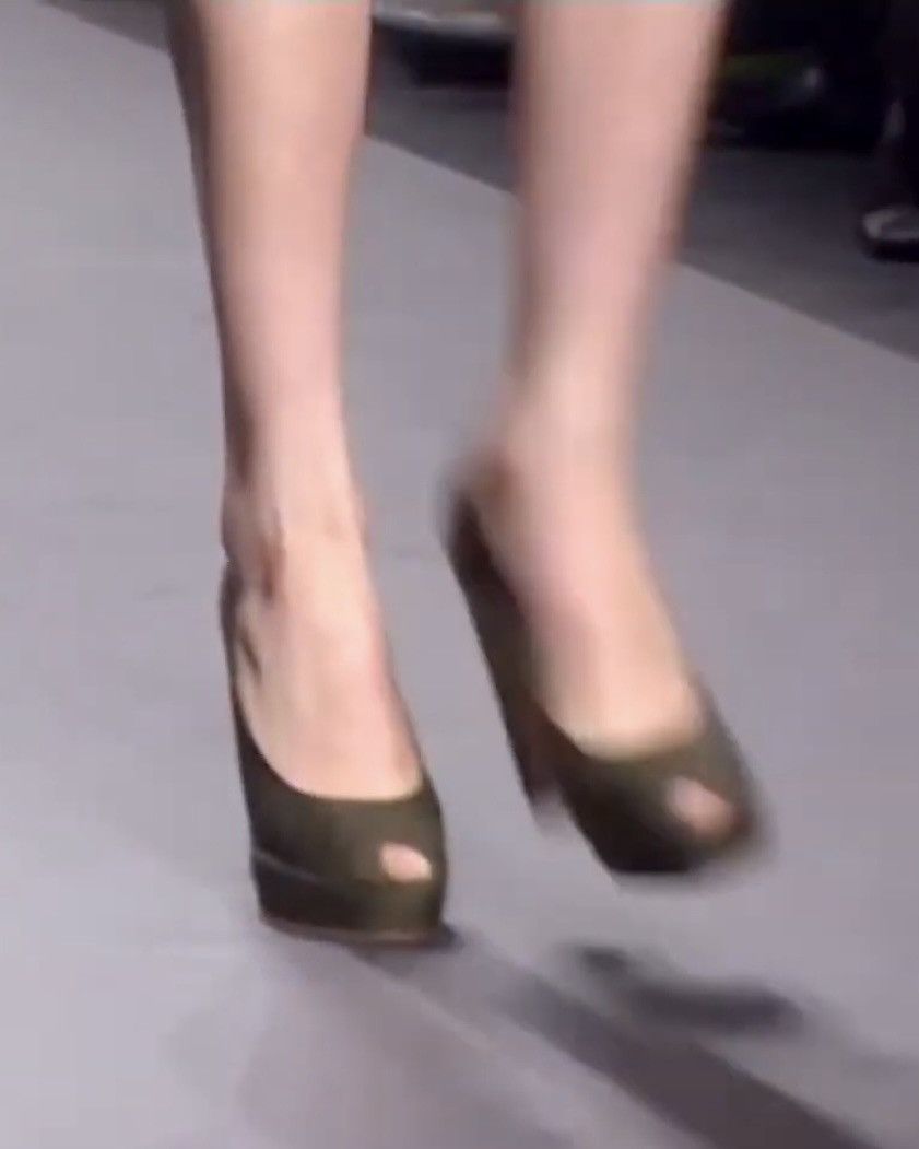 Miu Miu SS03 Peep Toe Horse Hoof Pumps Size US 5 / IT 35 - 9 Thumbnail