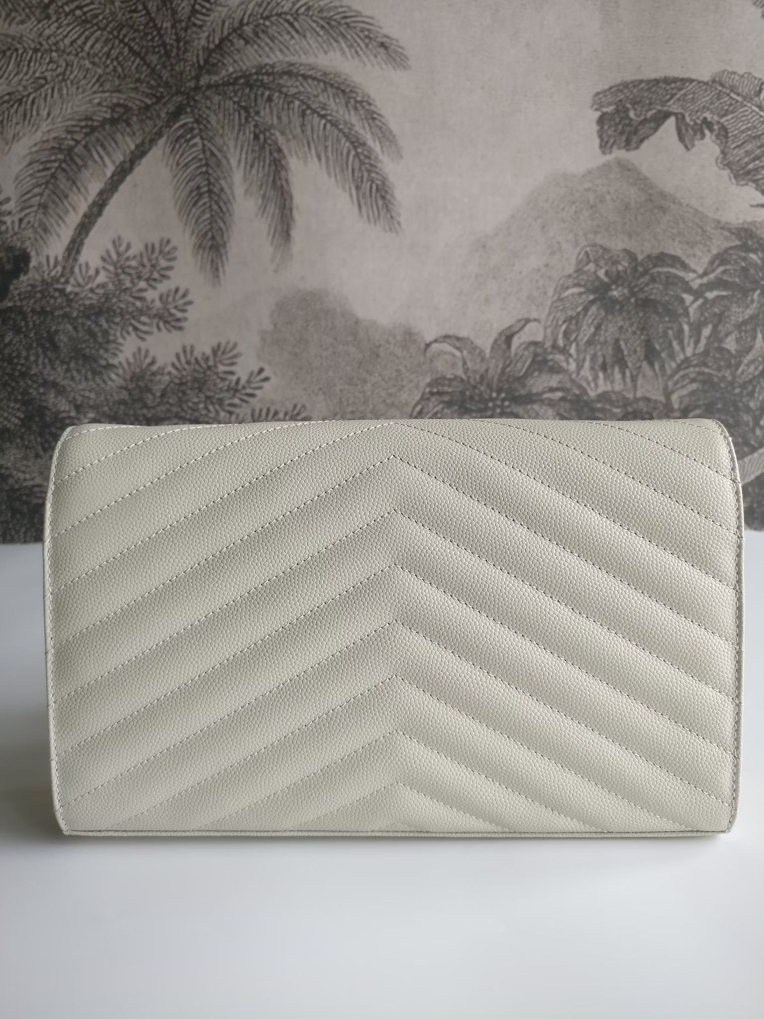 Saint Laurent Paris o1b1hav110824 Size: OS / Cassandre Chain Wallet in White Size ONE SIZE - 8 Thumbnail