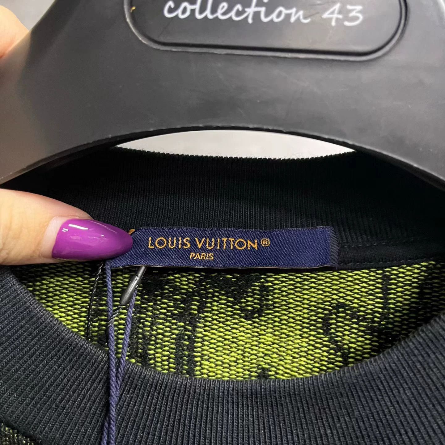Louis Vuitton louis vuitton black logo embroidered sweatshirt Size US L / EU 52-54 / 3 - 2 Thumbnail