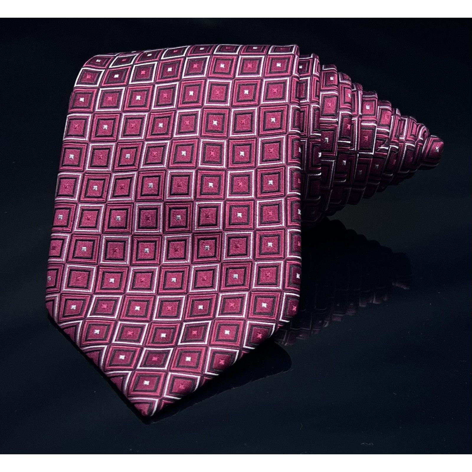 Donald Trump DONALD J. TRUMP MEN'S TIE RED/GEOMETRIC WIDTH: 4" LENGTH: 60 Size ONE SIZE - 2 Thumbnail