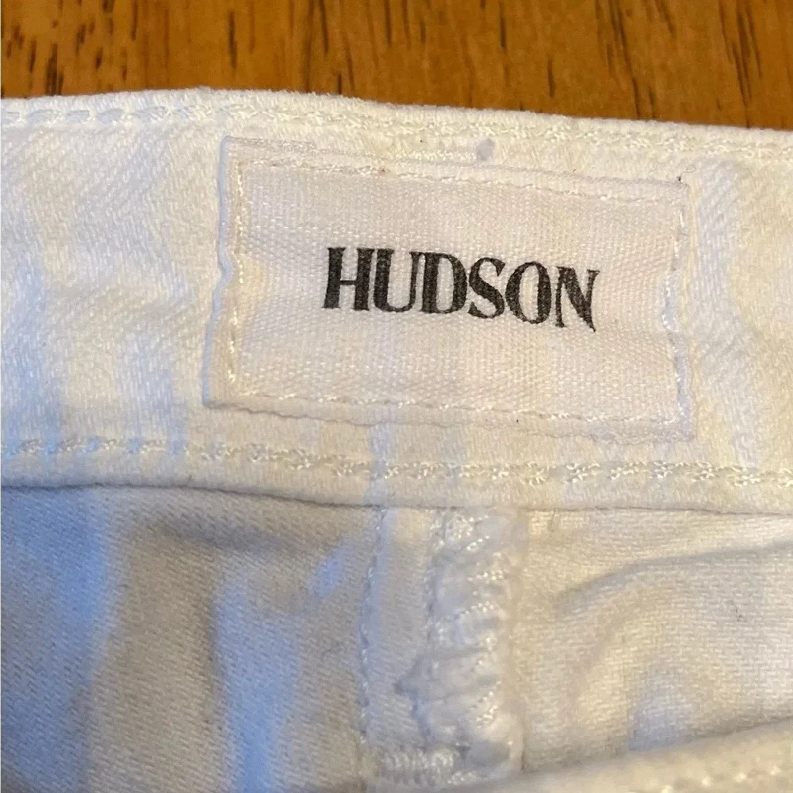 Hudson Hudson Bacara Crop Straight Cuffed jeans, white, size 29. Size 29" - 5 Thumbnail
