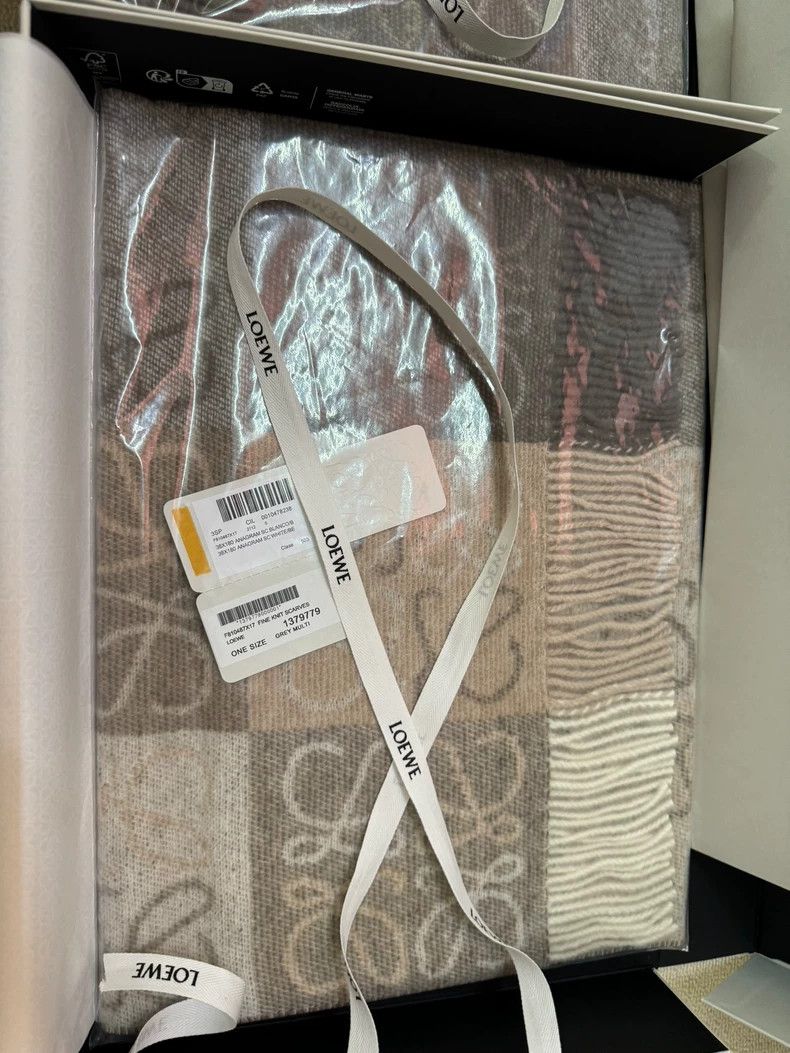 Loewe LOEWE White beige women's woolen scarf Size ONE SIZE - 2 Thumbnail
