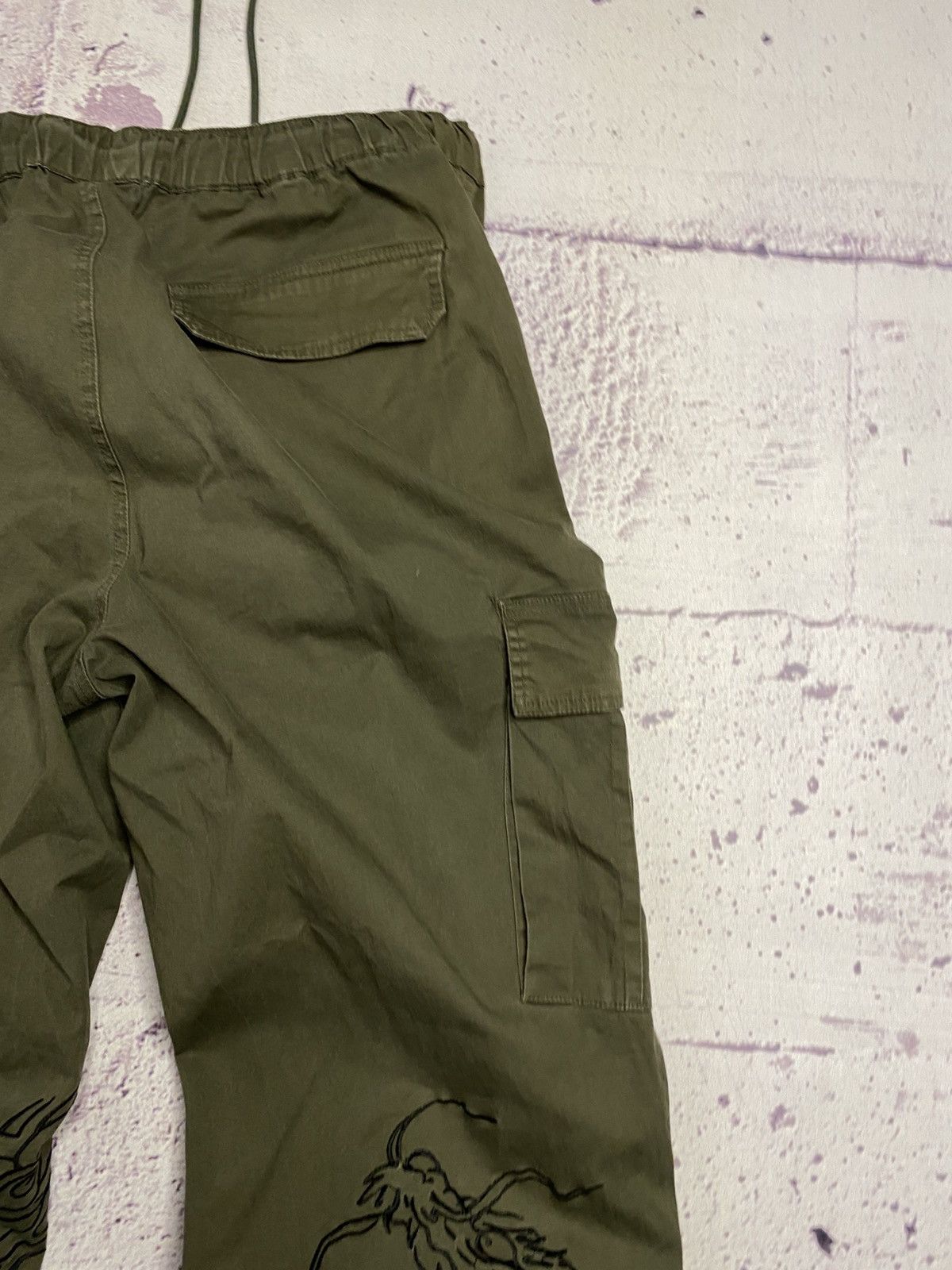 Ed Hardy Ed Hardy X Urban Outfitters Japanese Cargo Dragon Pants Size US 30 / EU 46 - 19 Thumbnail