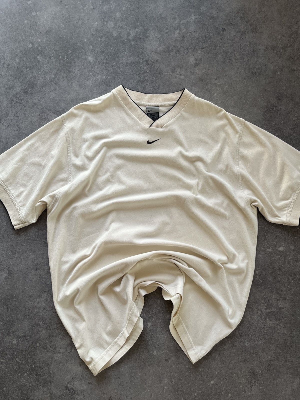 Nike Vintage Y2K NIKE Central Swoosh T-shirt 90s Retro USA Brand Size US L / EU 52-54 / 3 - 1 Thumbnail